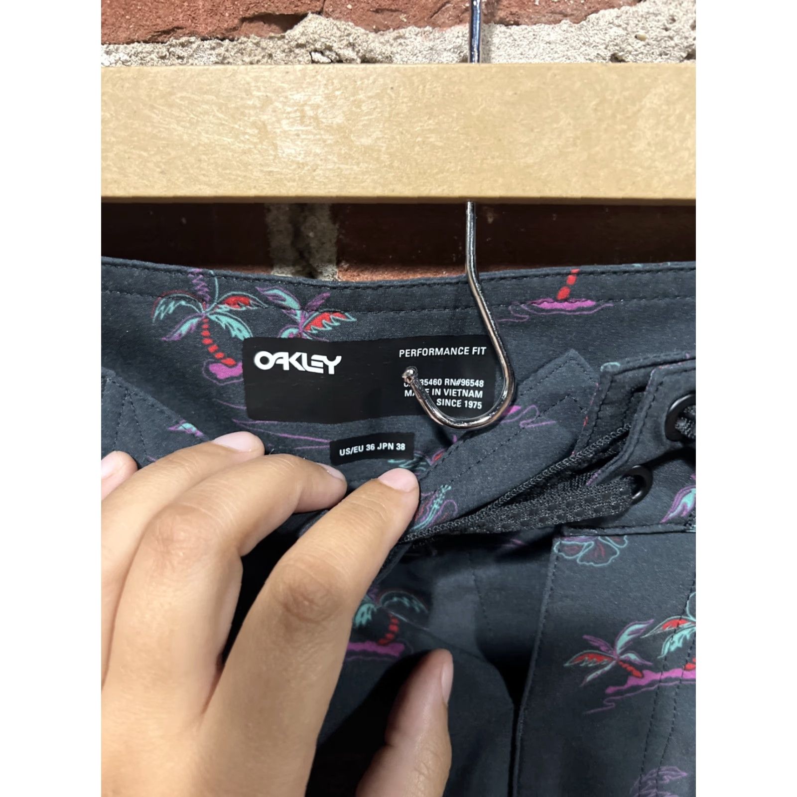 Oakley Oakley Board Shorts Mens 36 Gray Swim Trunks Surf Palm Trees Beach Outdoor Breathable Pockets Drawstring Lightweight Polyester Size US 36 / EU 52 - 2 Thumbnail