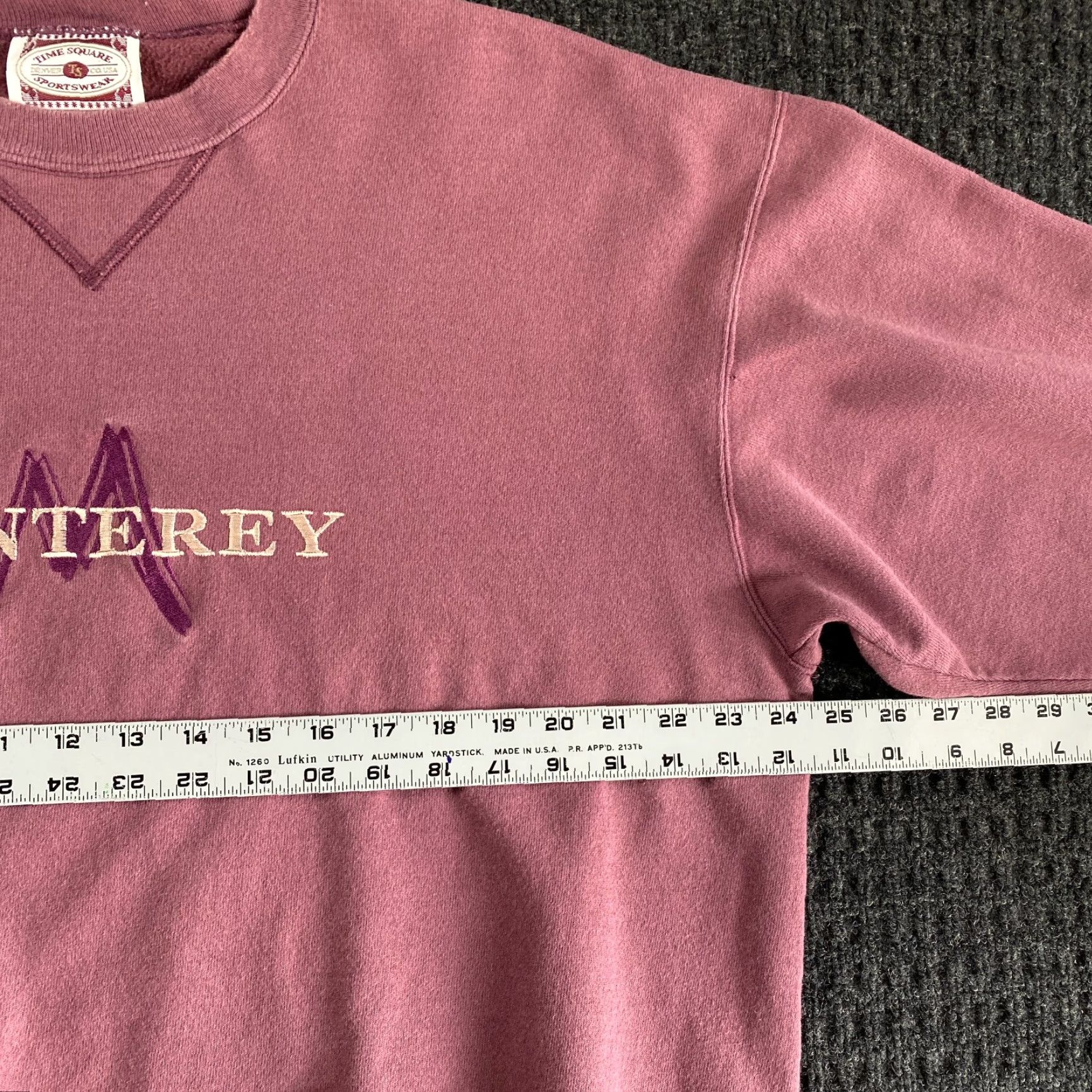 Vintage VINTAGE Time Square Sportswear Monterey Ca Crewneck Sweatshirt XL Red Cotton Polyester Embroidered USA 90s Sweatshirt Adults Unisex Mens Womens Size US XL / EU 56 / 4 - 6 Thumbnail