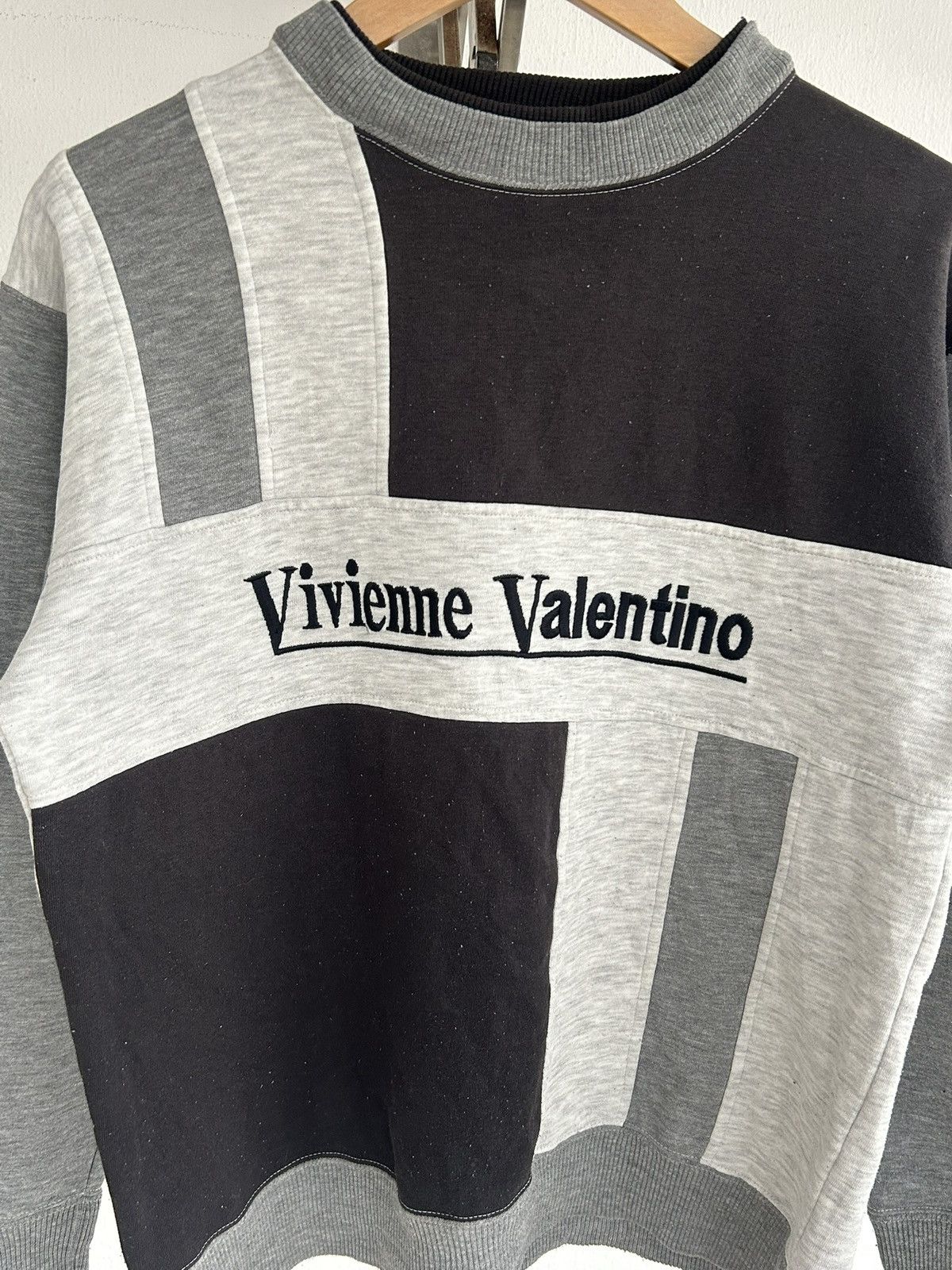 Valentino Vivienne Valentino Vintage Japan Sweatshirt Size US M / EU 48-50 / 2 - 3 Thumbnail