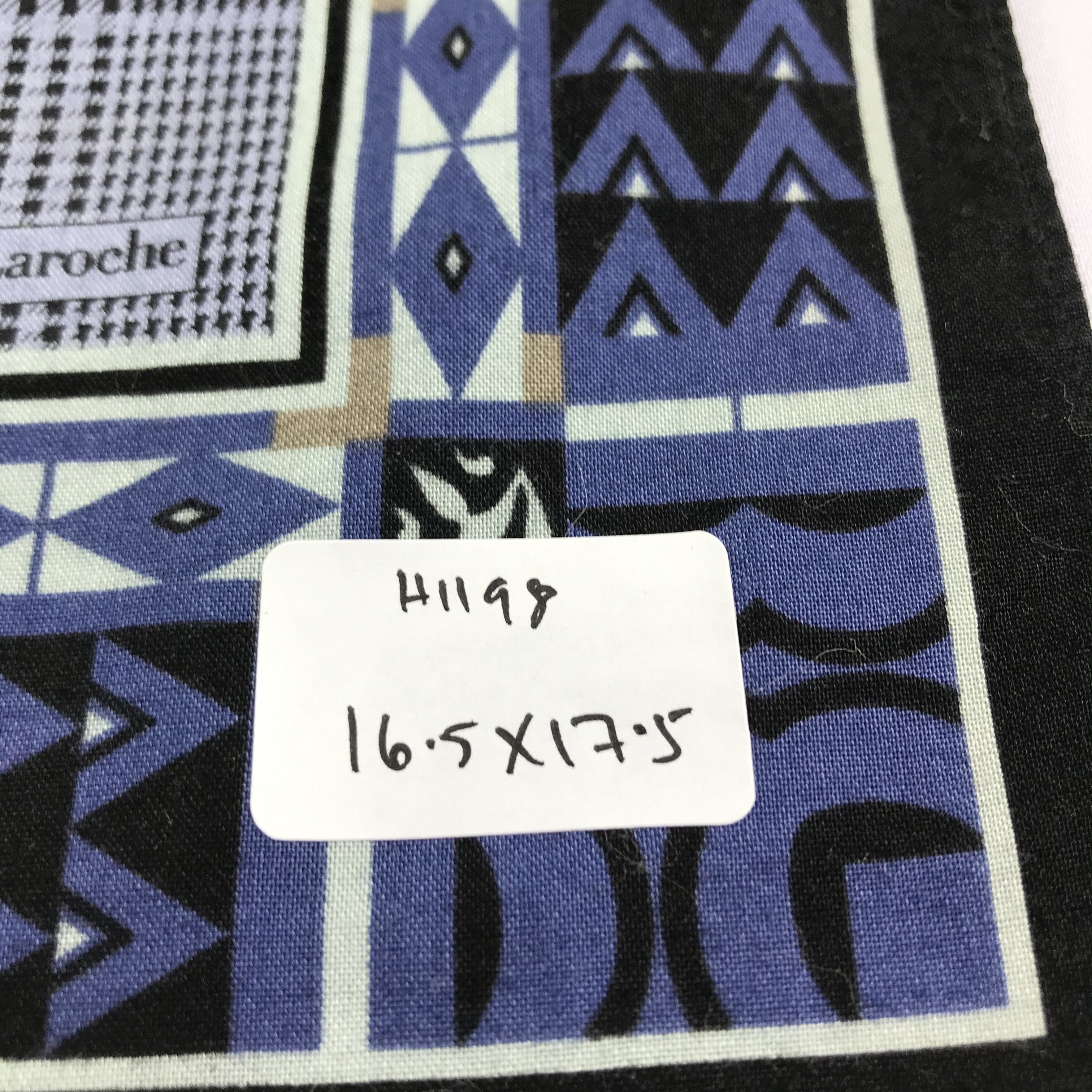 Guy Laroche Guy Laroche Handkerchief Neckerchief Bandana H1198 Size ONE SIZE - 4 Thumbnail