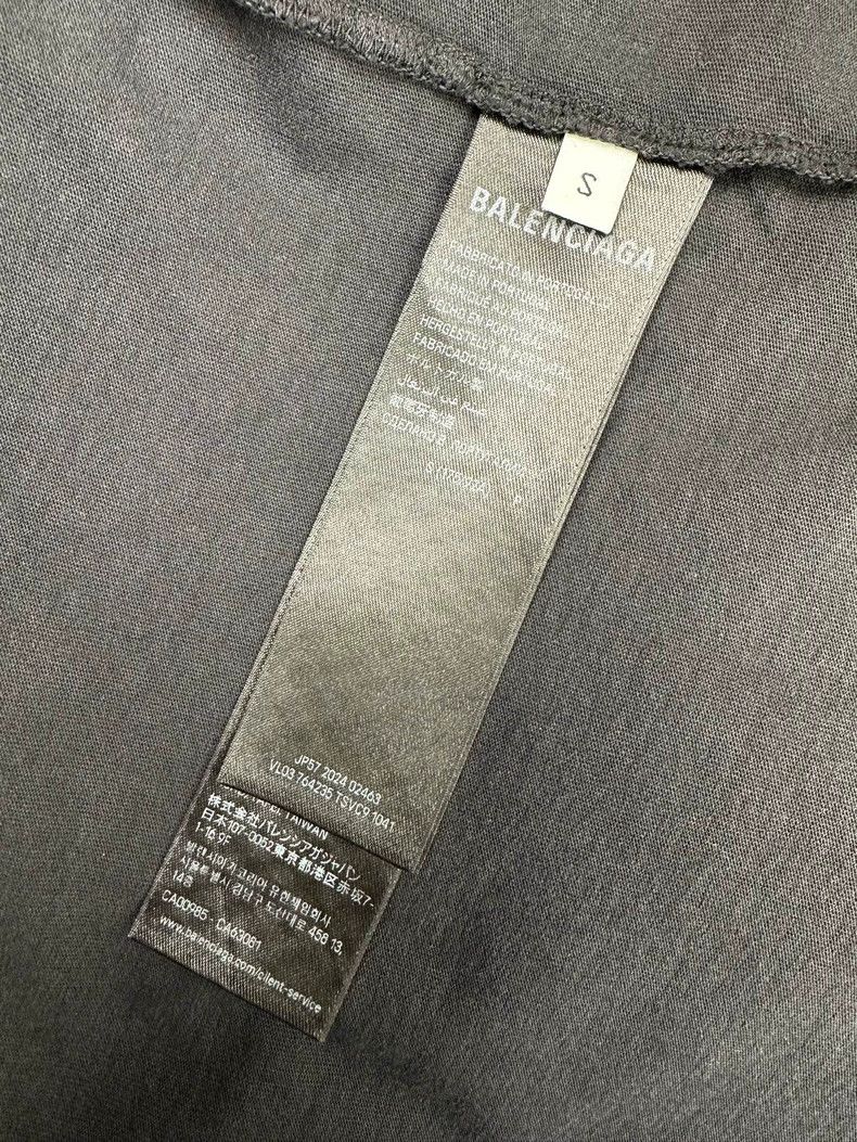 Balenciaga Balenciaga Aged Hole Plain Knit Short Sleeve T-Shirt Size US S / EU 44-46 / 1 - 9 Thumbnail