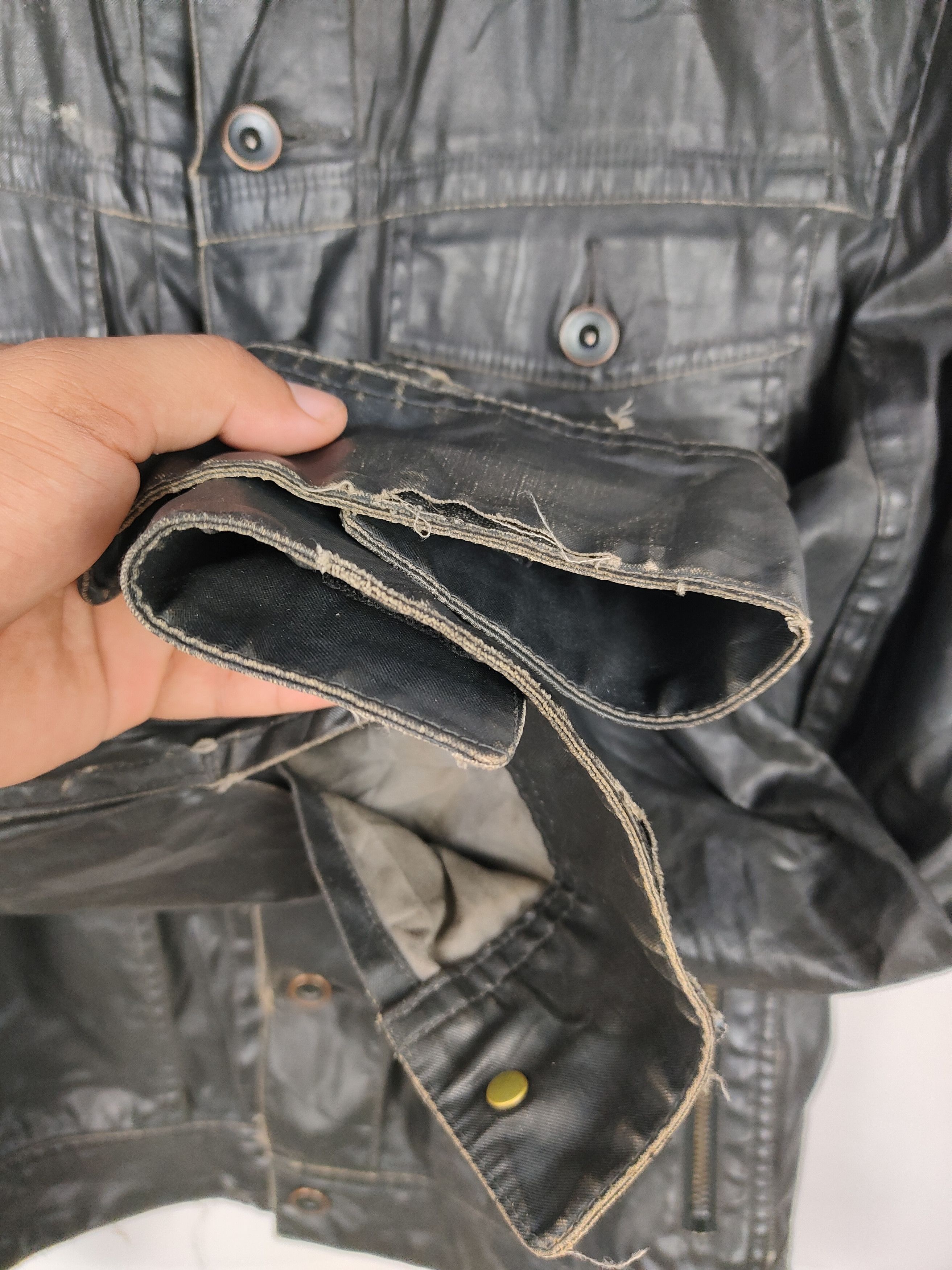 Japanese Brand × Uniqlo Distressed Uniqlo Waxed Coated Denim Jacket Size L / US 10 / IT 46 - 6 Thumbnail
