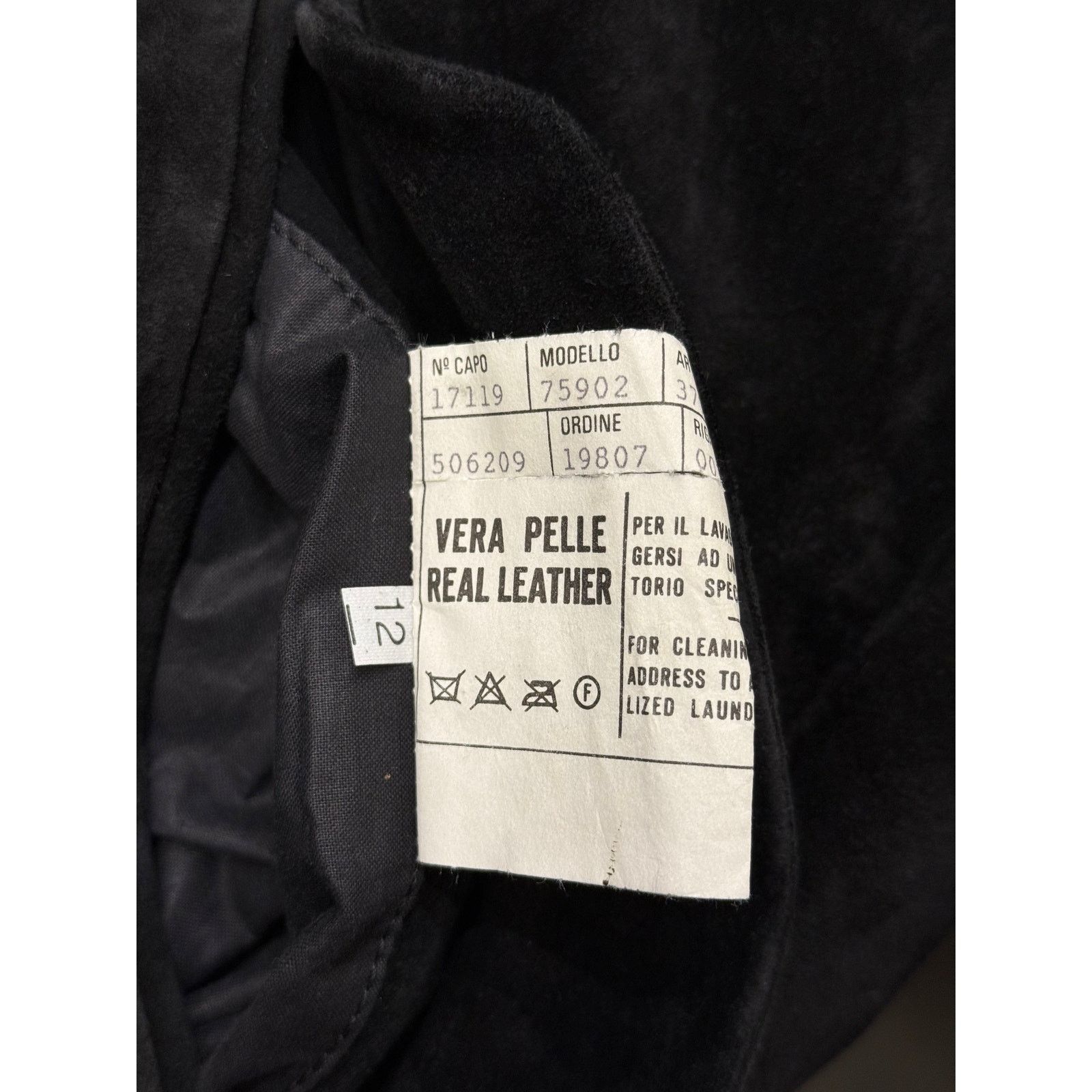 Dolce & Gabbana A/W1992 Dolce & Gabbana dragon tattoo runway leather jacket Size US M / EU 48-50 / 2 - 10 Thumbnail