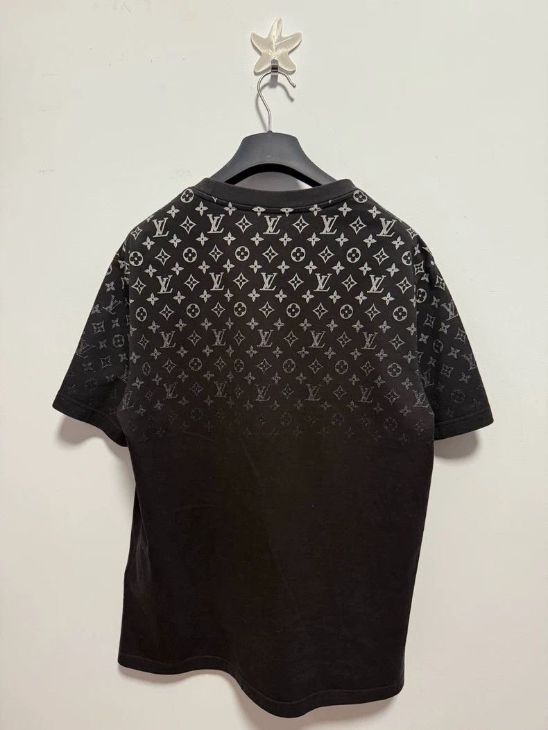 Louis Vuitton Louis Vuitton Black gradient logo short sleeve 2502-Nextarr Size US XL / EU 56 / 4 - 2 Thumbnail