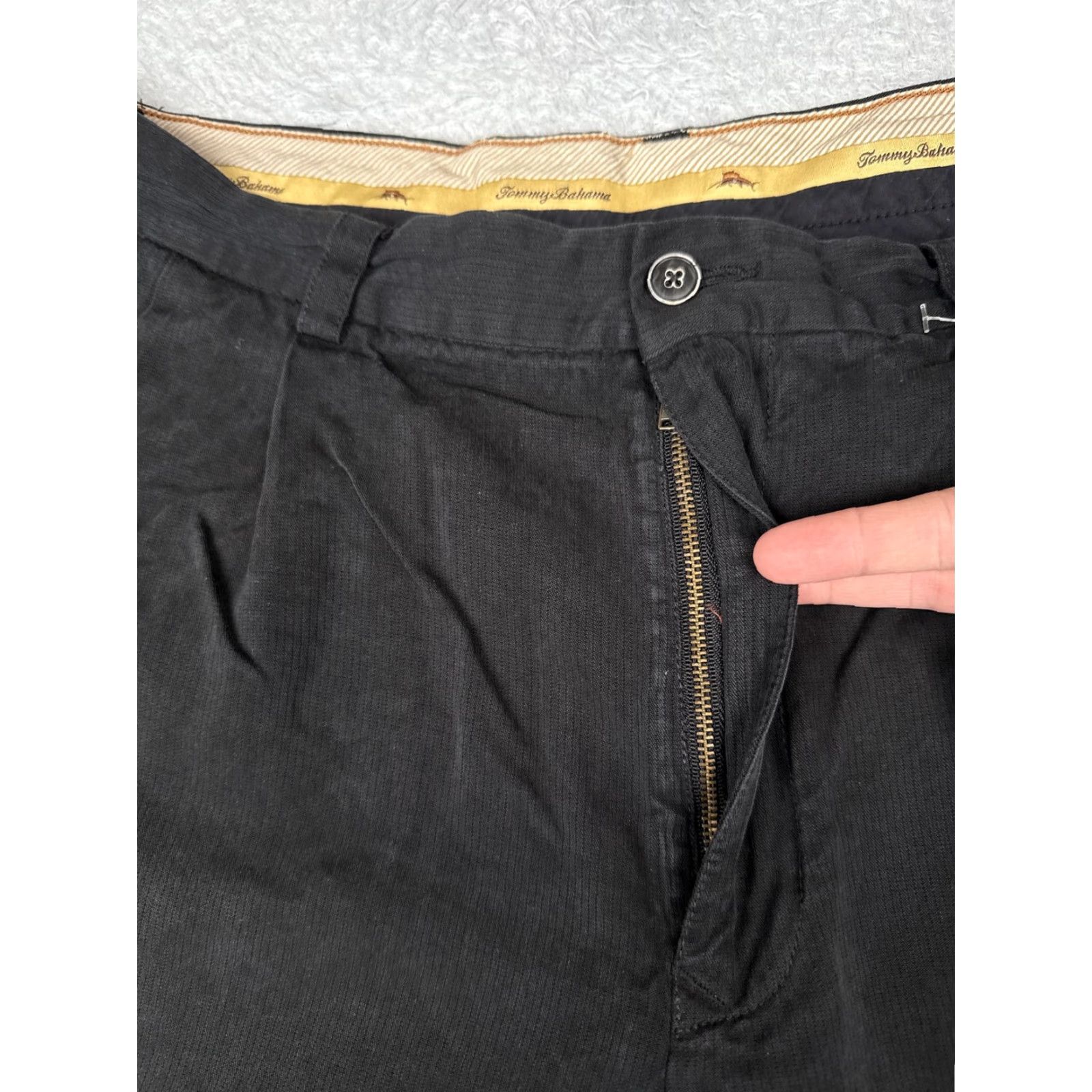 Tommy Bahama Tommy Bahama Shorts Mens 33x9 Chino Silk Black Pleated Casual Golf Resort Vacation 90s Mens Size US 33 - 6 Thumbnail