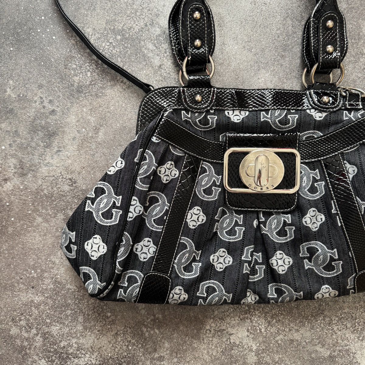 Guess Guess Y2K Vintage 2000’s Glam Monogram Shoulder Bag Size ONE SIZE - 3 Thumbnail