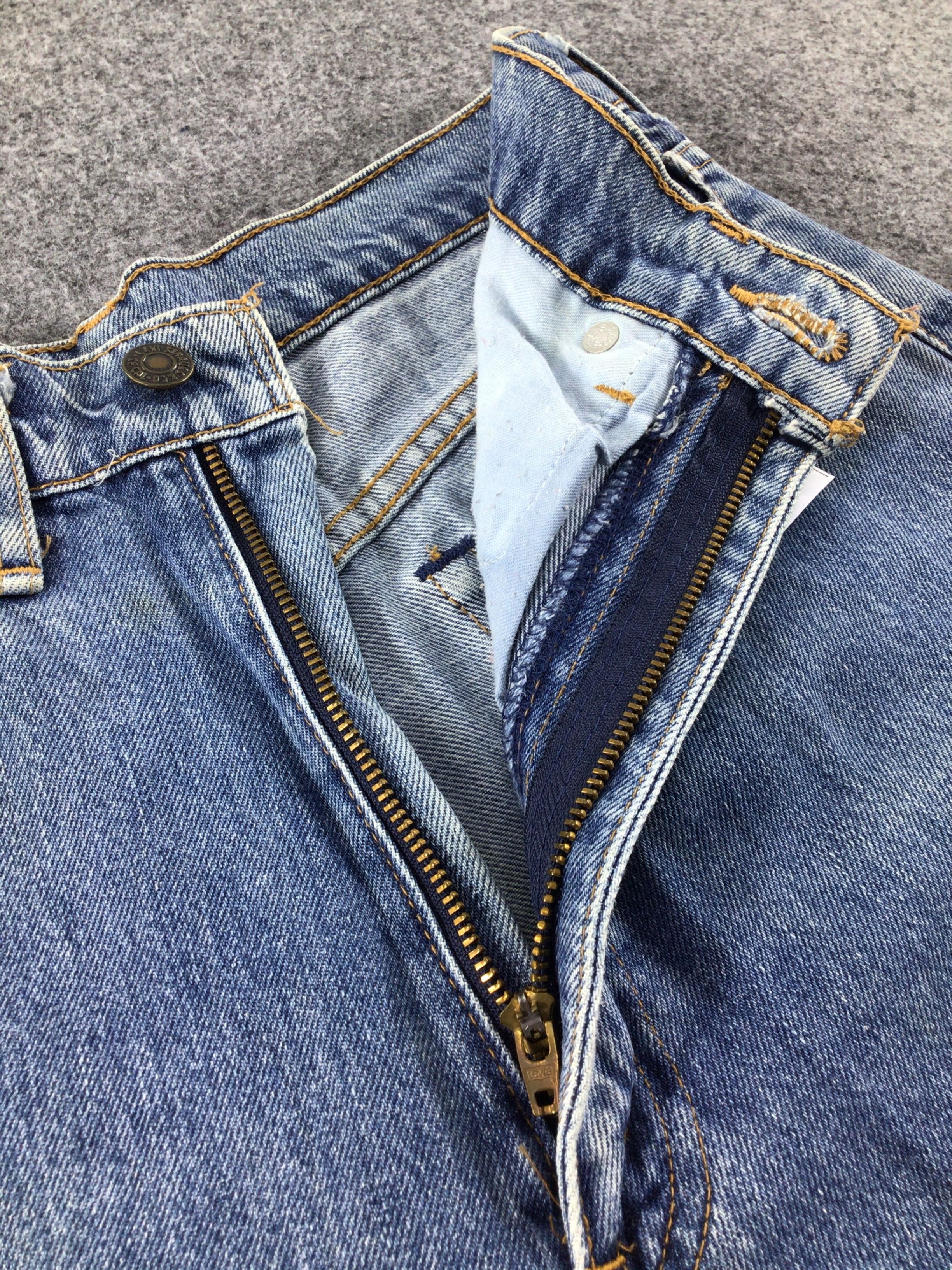 Levi's Vintage 90s Levis 509 Jeans Medium Wash Denim KJ073 Size US 27 - 7 Thumbnail