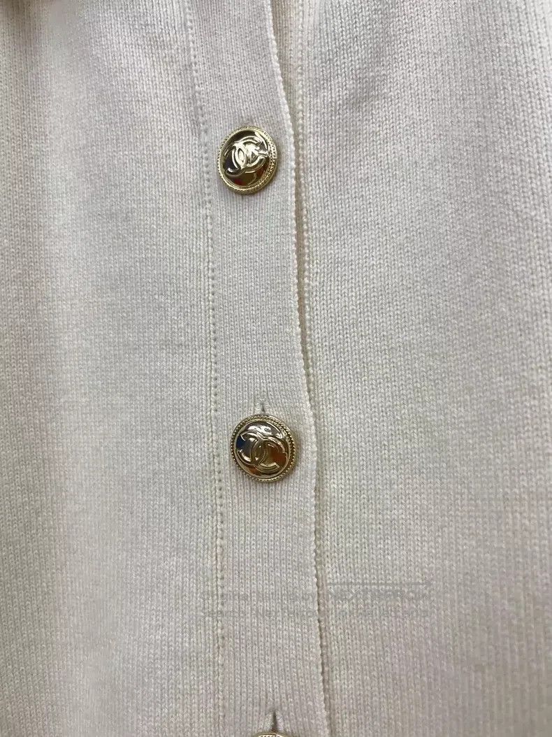 Chanel Chanel Equestrian series back button small round neck cash Size XS / US 0-2 / IT 36-38 - 3 Thumbnail