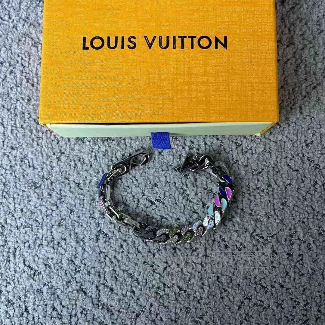 Louis Vuitton louis vuitton latest letter pattern bracelet. Size ONE SIZE - 1 Thumbnail
