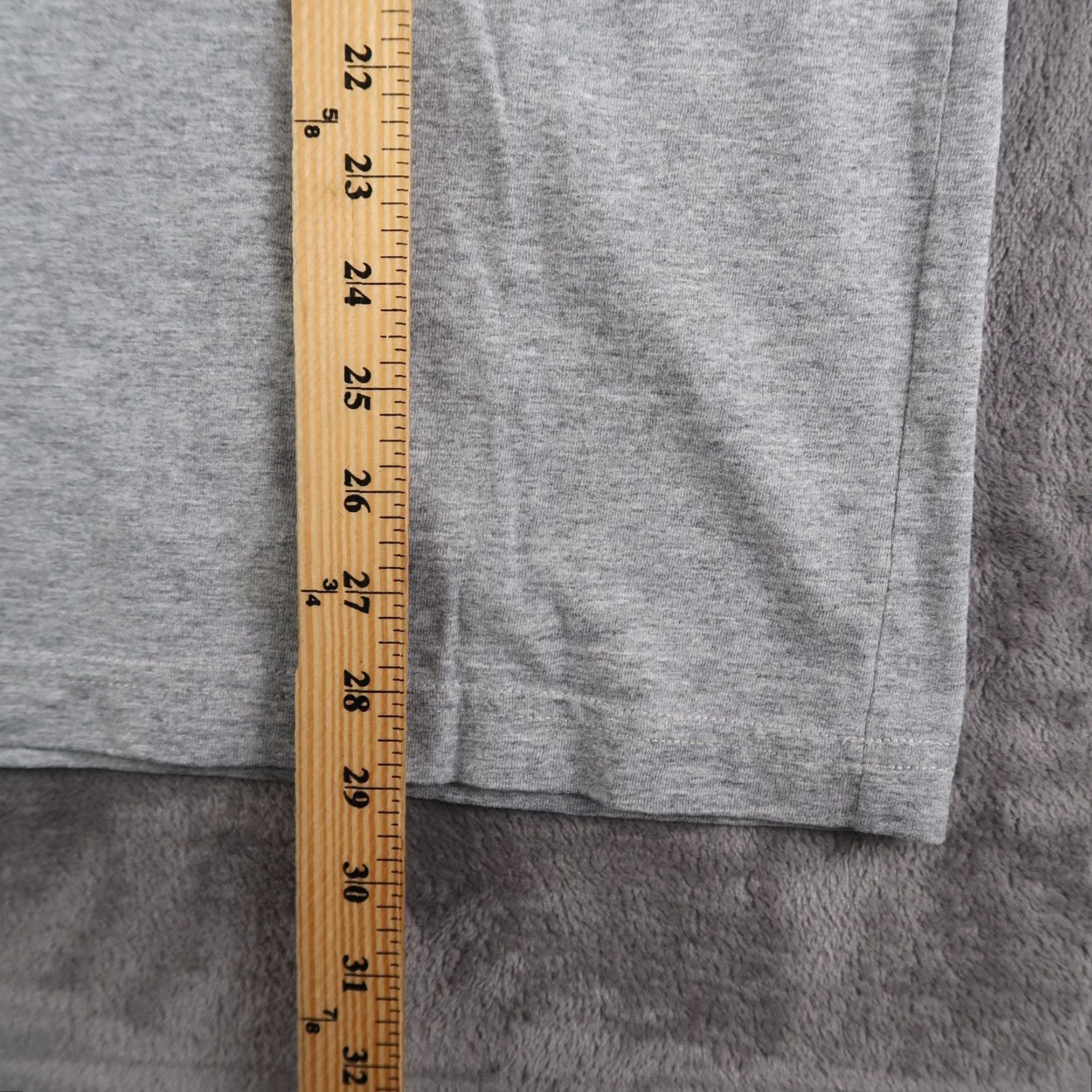 Vintage VINTAGE The Black Dog Mens L T Shirt Gray Martha's Vineyard Short Sleeve 2004 Crew Neck Dog Logo Graphic Print Cotton Knit Size US L / EU 52-54 / 3 - 7 Thumbnail