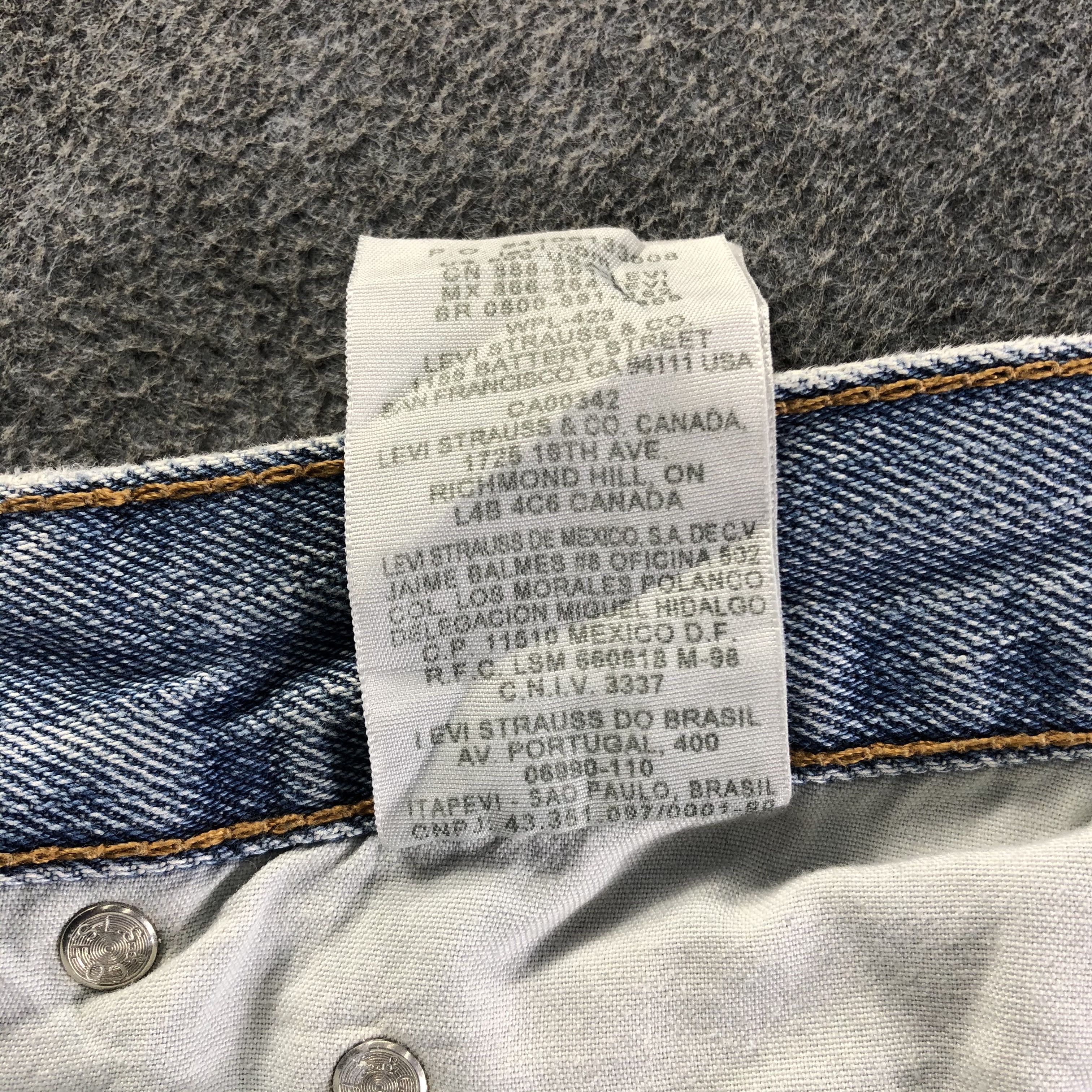 Levi's Vintage Light Wash Levis 560 Jeans-J4101 Size US 35 - 12 Thumbnail