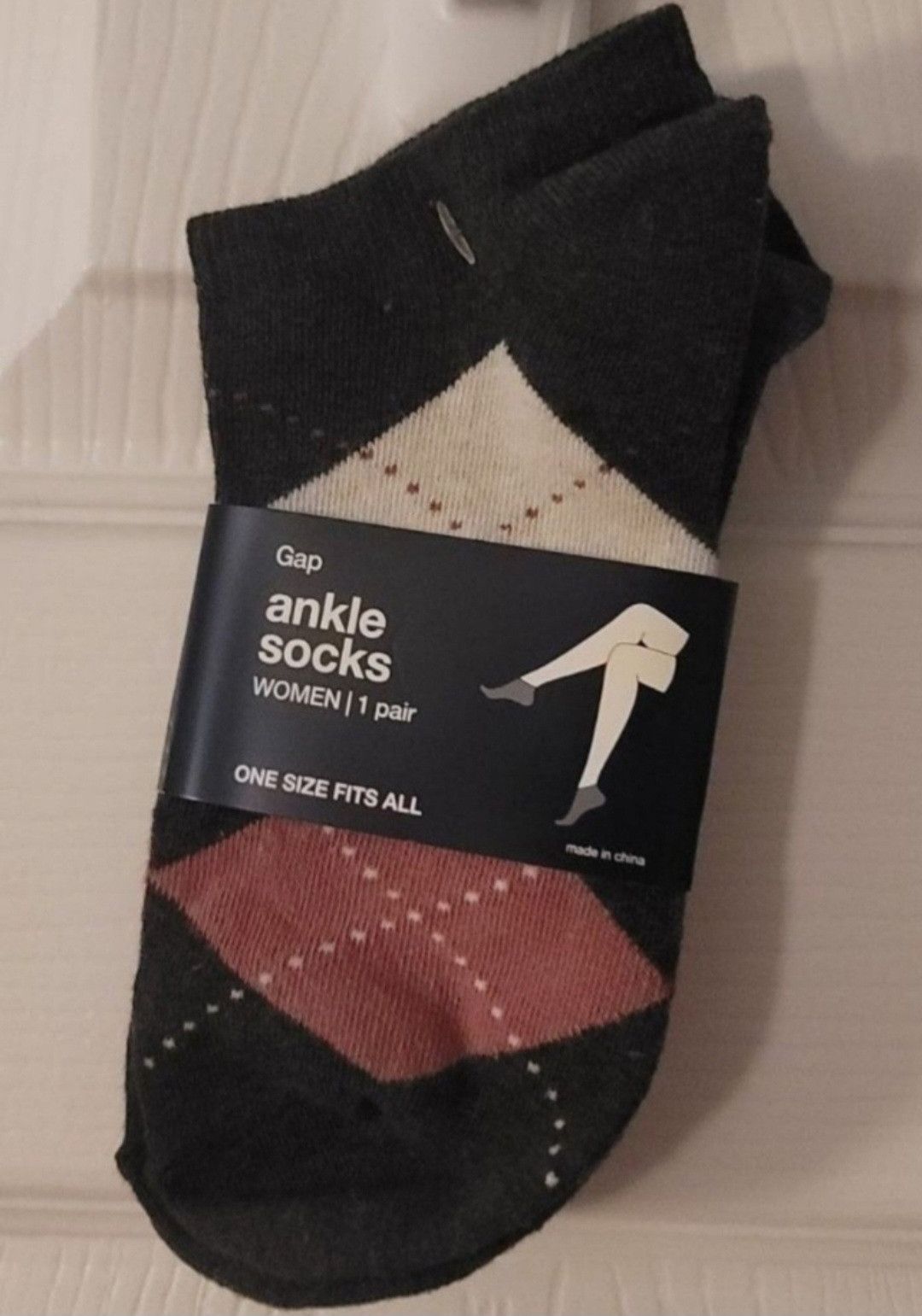 Gap NWT GAP Gray Pink Argyle Ankle Socks One Size Fits All Size ONE SIZE - 1 Thumbnail