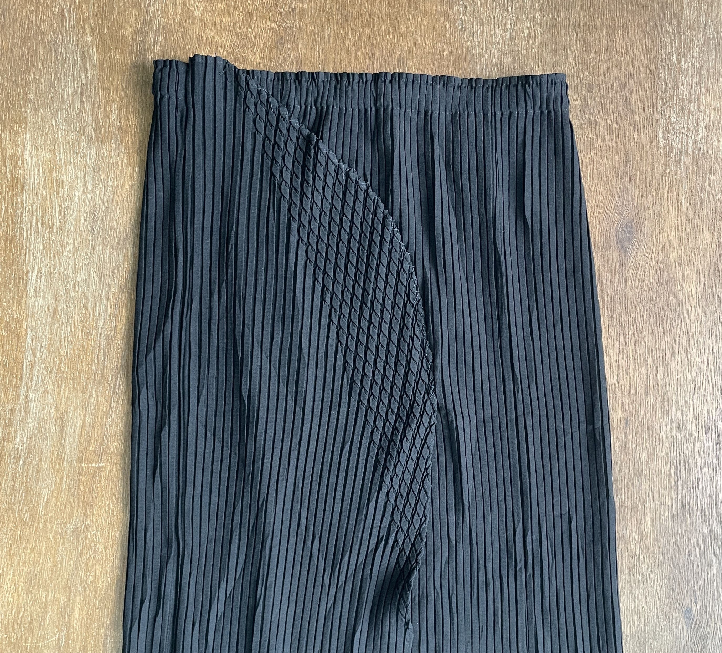 Issey Miyake ISSEY MIYAKE ÉTÉ Black Pleats Please Midi Skirt Size 29" - 6 Thumbnail