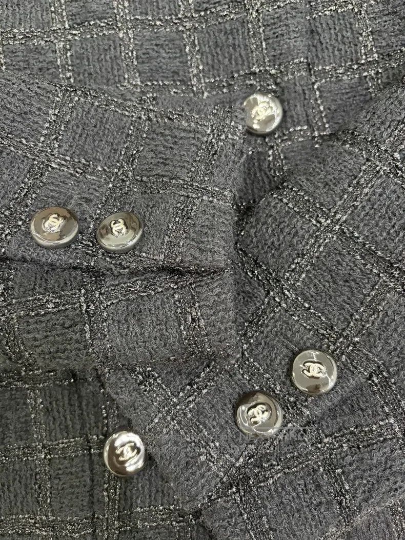 Chanel Chanel Black plaid short coat Size XS / US 0-2 / IT 36-38 - 4 Thumbnail
