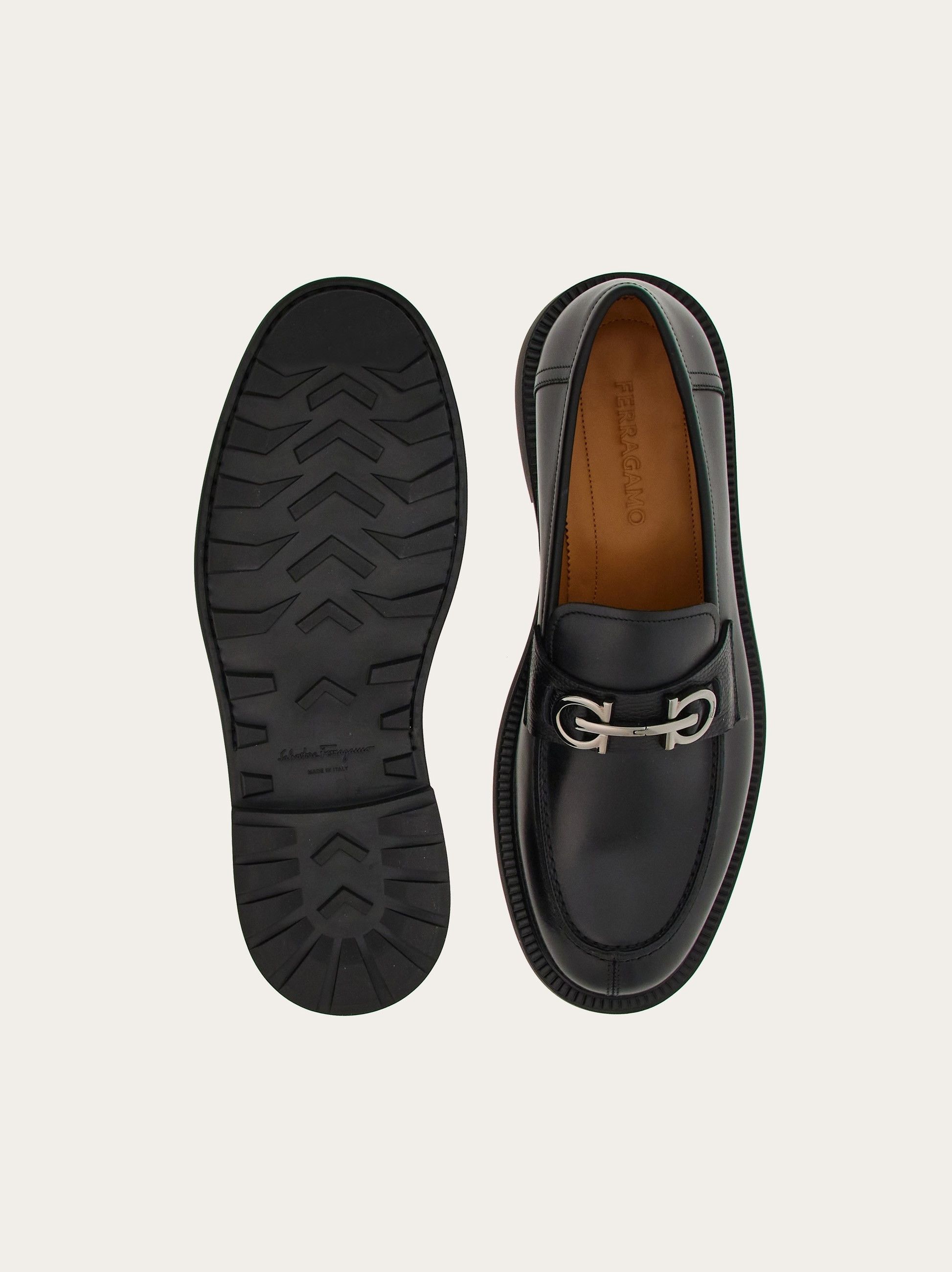 Salvatore Ferragamo o1s22i1n1025 Gancini Ornament Loafers in Black Size US 9 / EU 42 - 5 Thumbnail