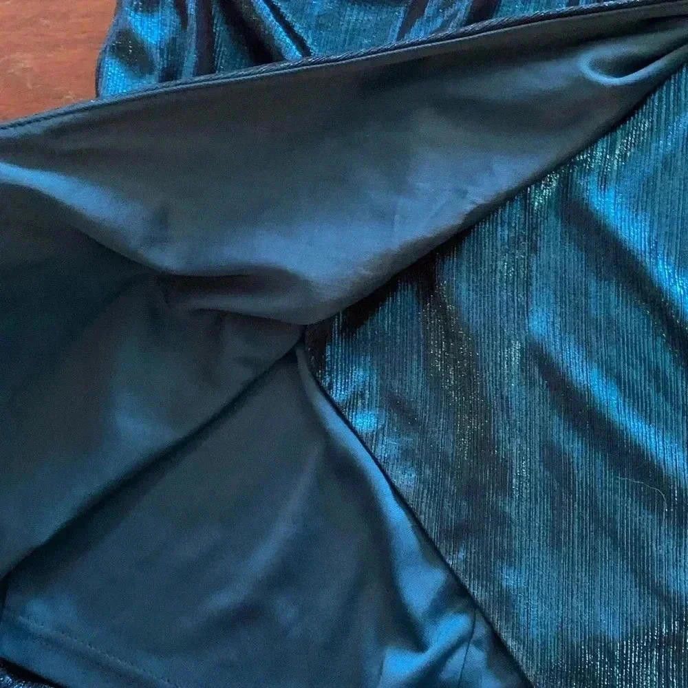 Designer Stunning Metallic Deep Blue Dress Size XS / US 0-2 / IT 36-38 - 4 Thumbnail