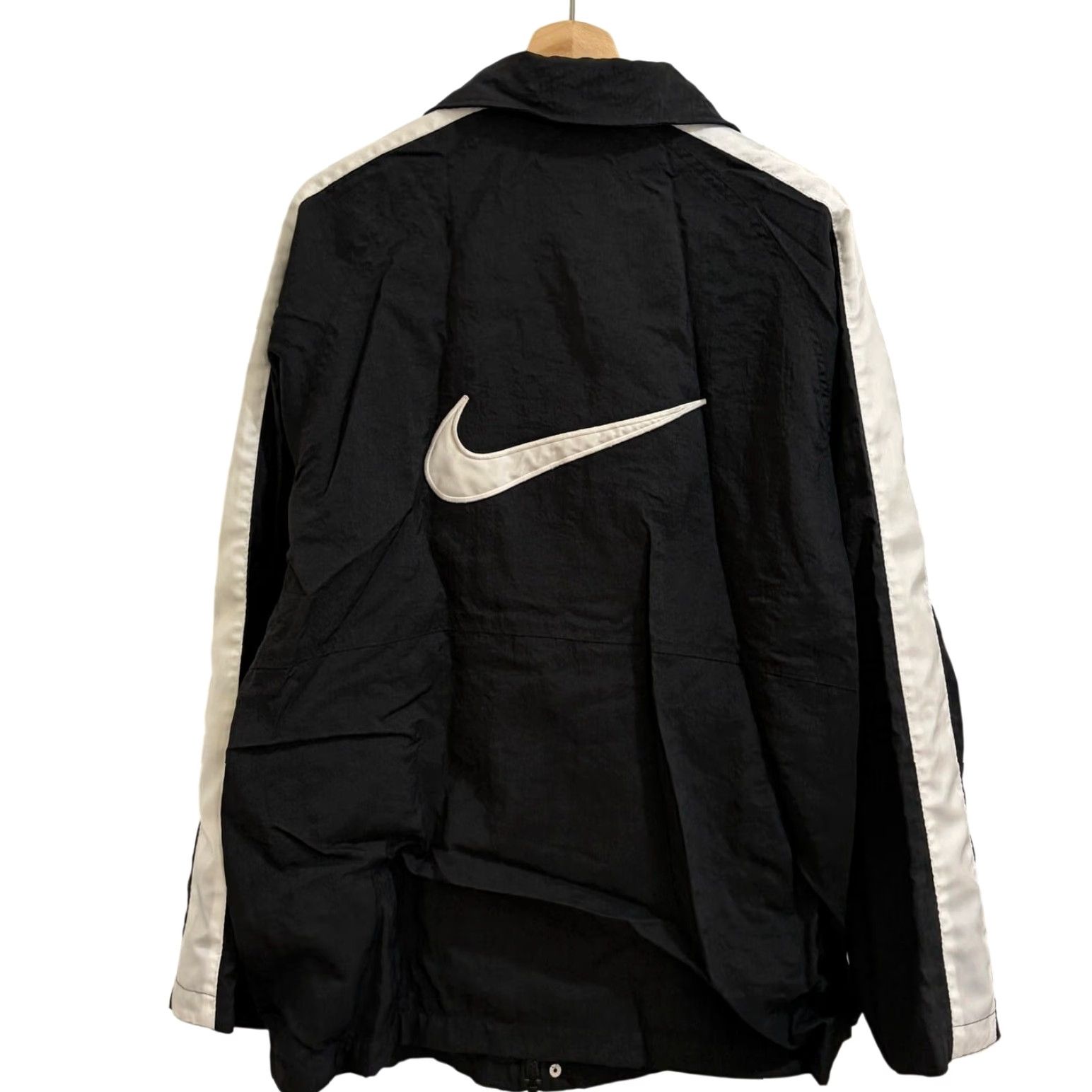 Nike VINTAGE Nike Windbreaker Jacket Mens M Black White Big Swoosh Logo 90s Retro Sports Casual Travel Bestseller Size US M / EU 48-50 / 2 - 2 Thumbnail