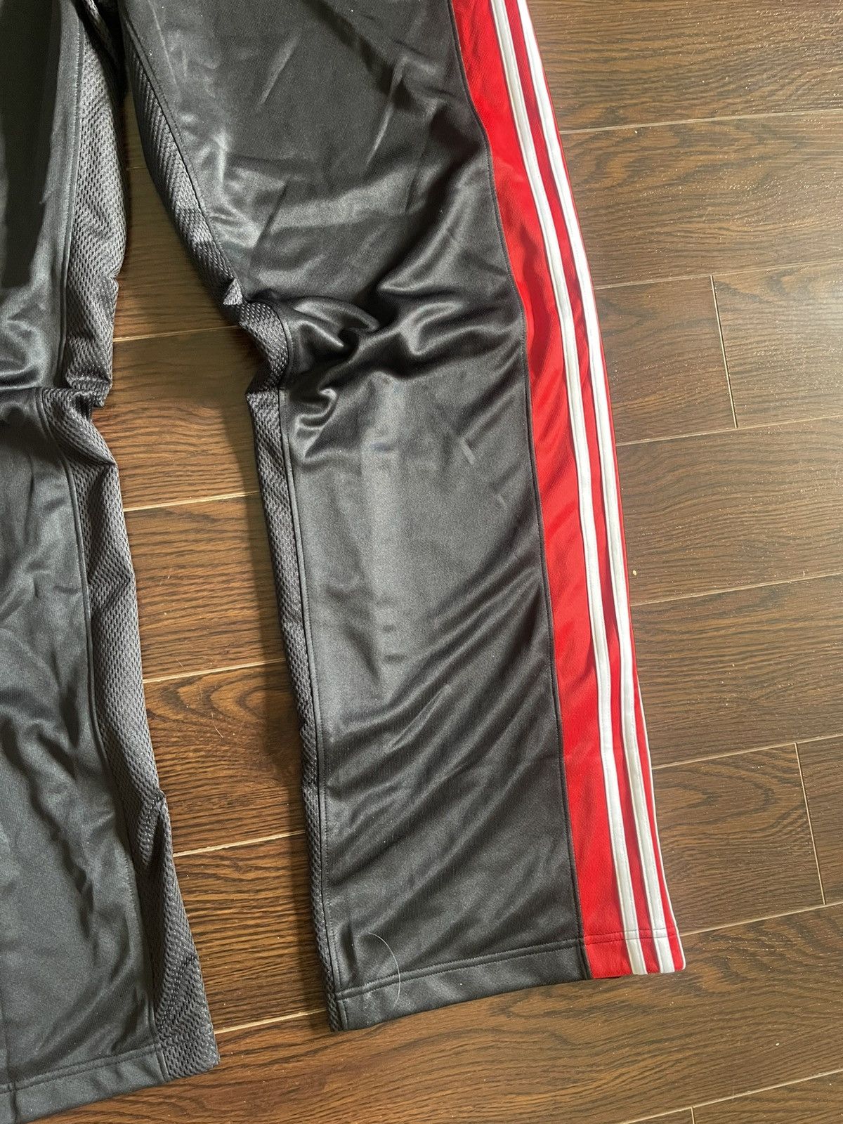 Adidas Adidas X NBA Raptors Track Pants Size US 30 / EU 46 - 3 Thumbnail
