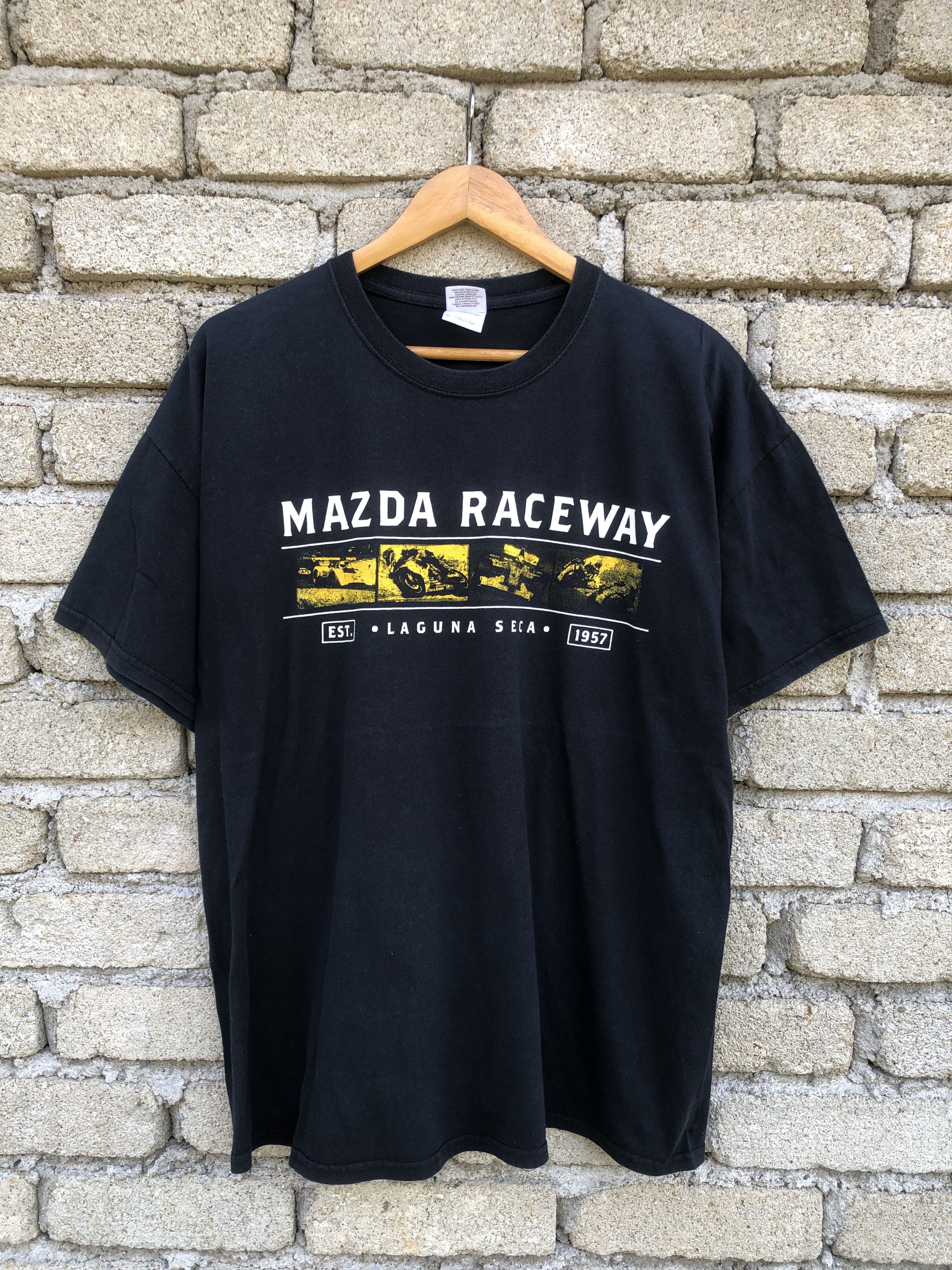 Vintage Vintage Y2K Mazda Raceway Laguna Seca Tshirt Size US XL / EU 56 / 4 - 1 Thumbnail