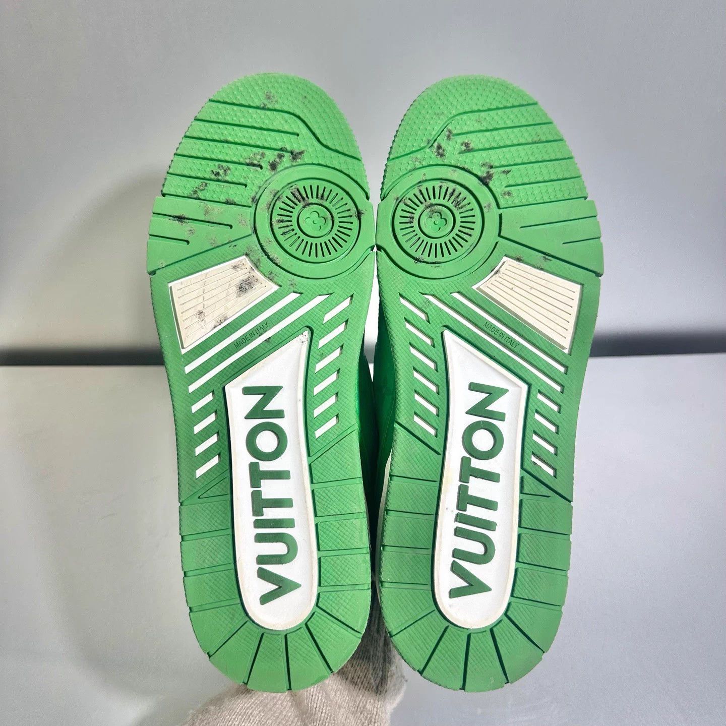 Louis Vuitton Louis Vuitton Trainer White/Green Embossed Print 9/43 Mint Size US 9 / EU 42 - 7 Thumbnail
