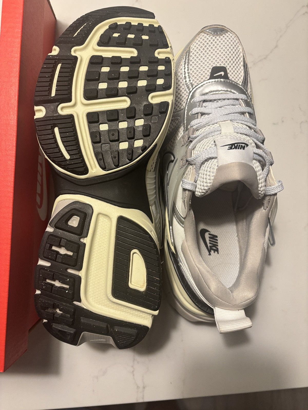 Nike Nike V2K Run Size US 9 / EU 42 - 2 Thumbnail