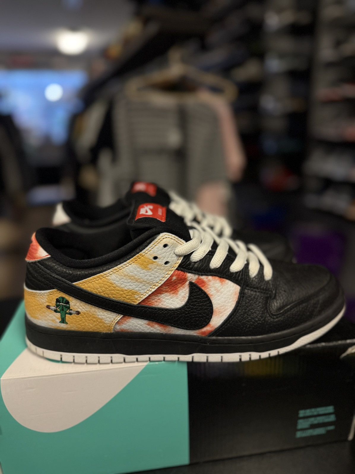 Nike Nike SB Dunk Low Tie Dye Ray Gun Black Size 11 BQ6832-001 Size US 11 / EU 44 - 1 Thumbnail