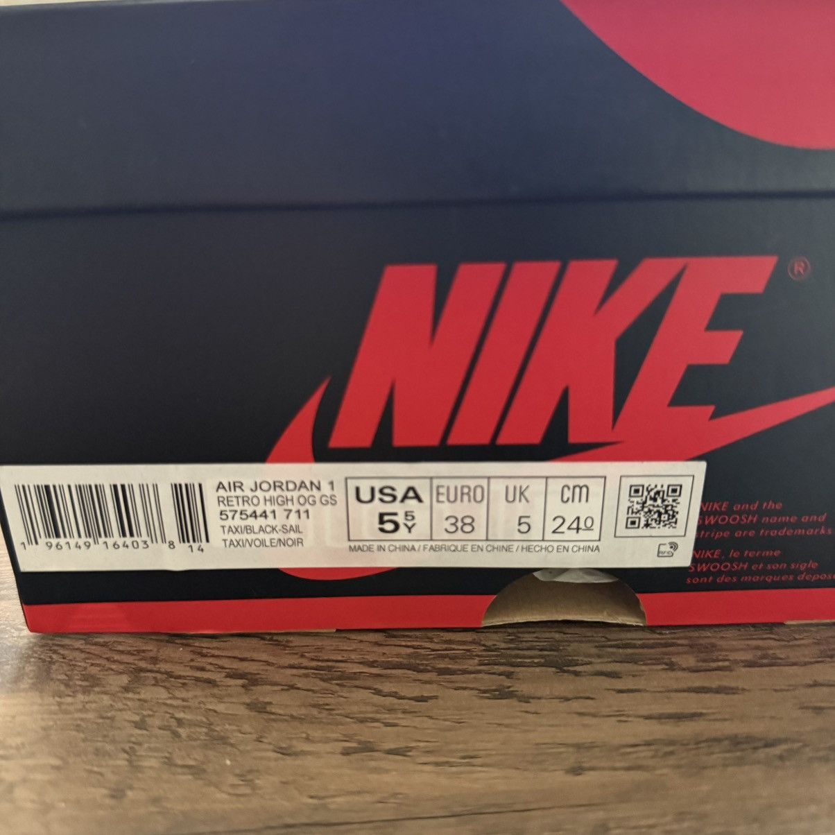 Nike Air Jordan 1 ‘Taxi’ Size US 5.5 / EU 38 - 7 Thumbnail
