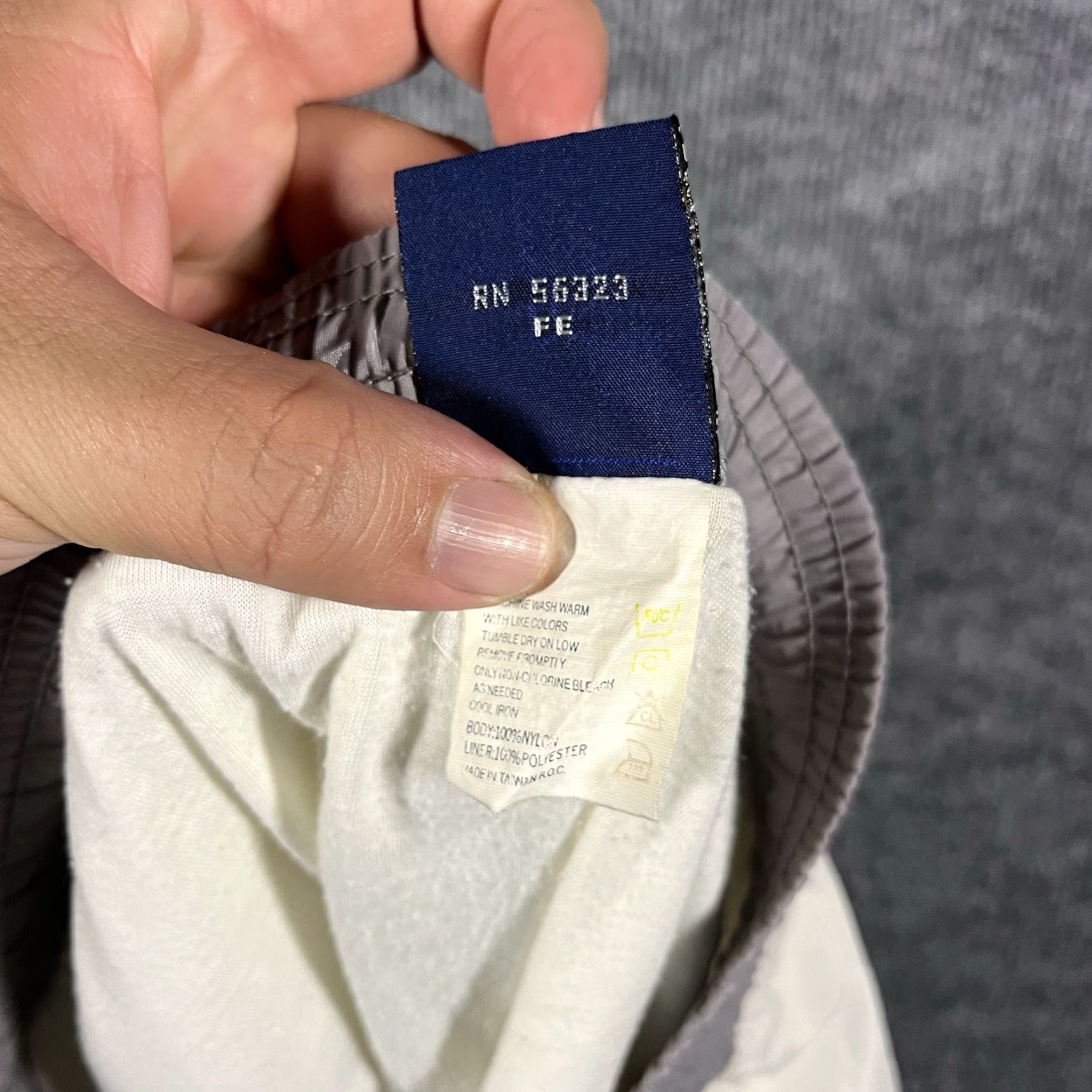 Nike VINTAGE Nike Shorts 36 Men Blue Striped Swoosh 90s Boardshorts Swim Nylon Pockets Drawstring Size US 38 / EU 54 - 8 Thumbnail