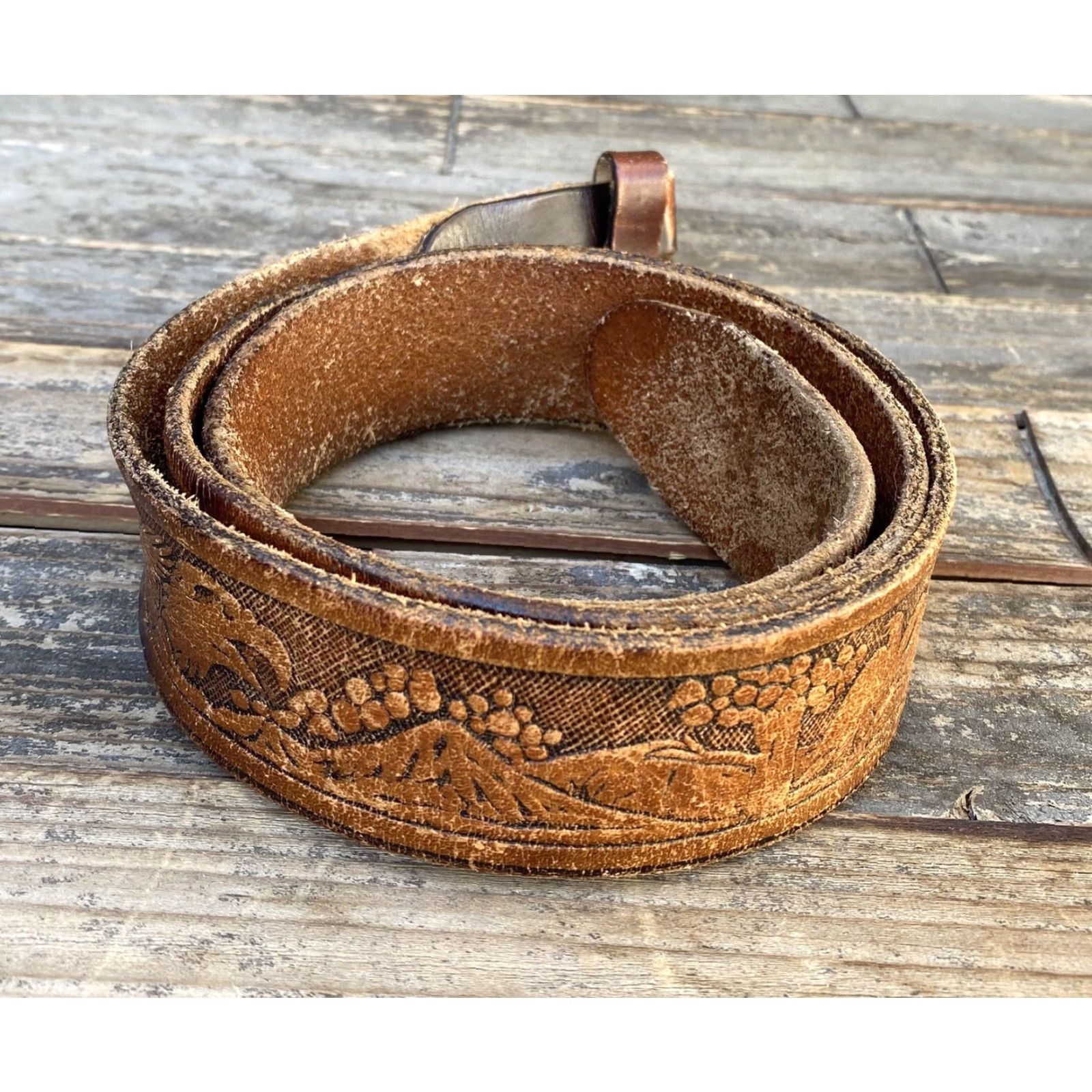 Vintage VINTAGE Tooled Stamped Leather Belt Eagle Nature Mountains Cowboy Western Biker Size ONE SIZE - 6 Thumbnail