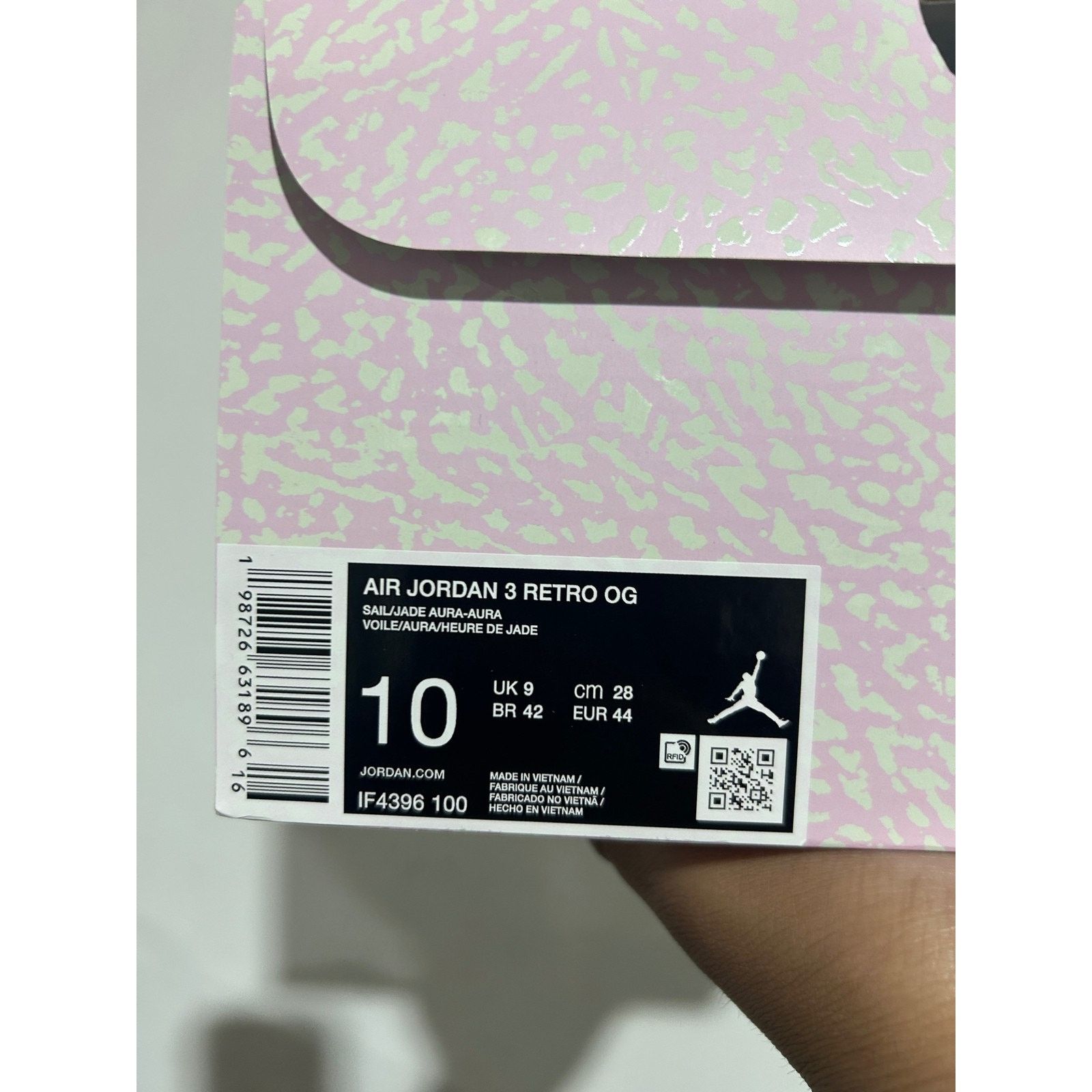 Nike NIKE JORDAN 3 SPRING IS IN THE AIR SIZE 10 NEW Size US 10 / EU 43 - 7 Thumbnail