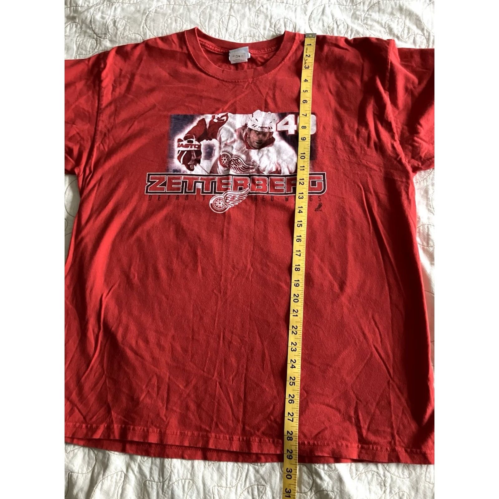 Vintage VINTAGE Henrik Zetterberg Detroit Red Wings Graphic T-Shirt Men’s XL Red Cotton Crew Neck Short Sleeve Logo Sports 90s Size US XL / EU 56 / 4 - 5 Thumbnail