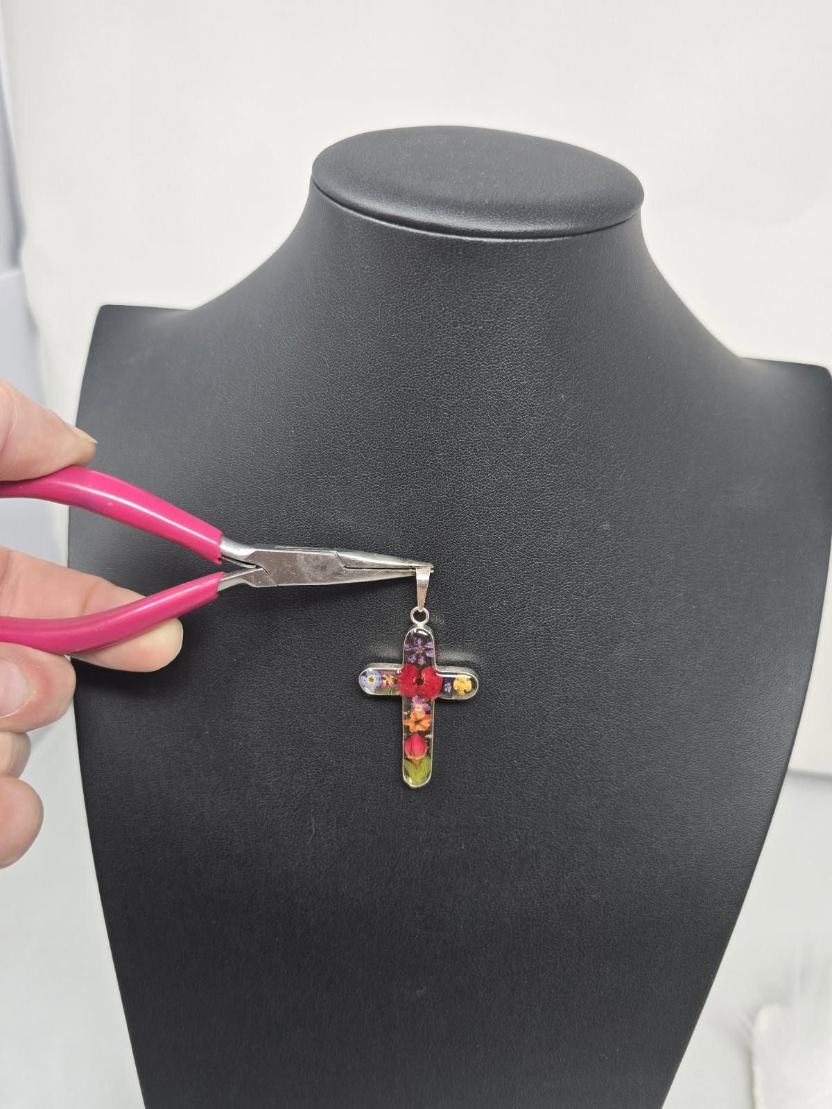 The Unbranded Brand Sterling Silver Floral Resin Cross Pendant 925 Size ONE SIZE - 6 Thumbnail