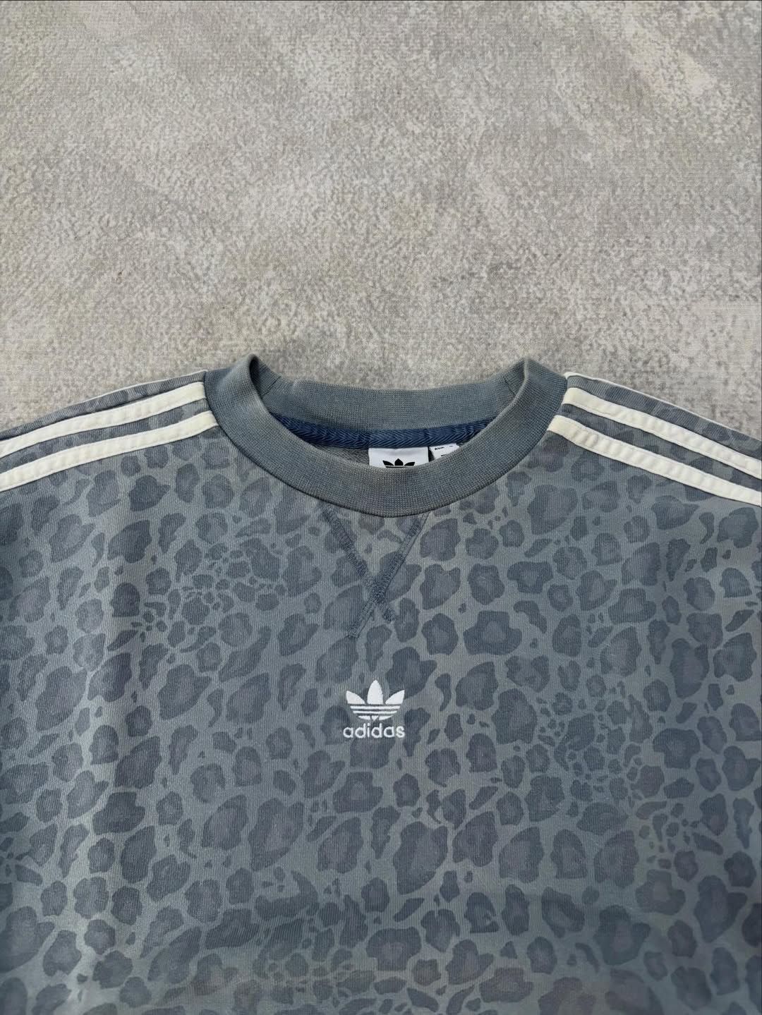 Adidas ADIDAS SMALL LOGO CENTER BLUE GREY WASHED LEOPARD SWEATSHIRT Size XS / US 0-2 / IT 36-38 - 2 Thumbnail