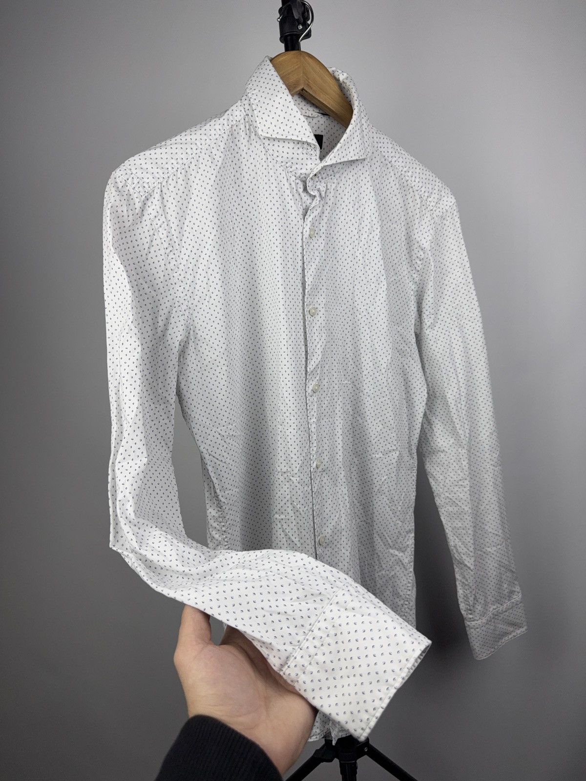 Hugo Boss Luxury HUGO BOSS Slim Fit Microdot White Dress Shirt 39 / M Size US M / EU 48-50 / 2 - 8 Thumbnail