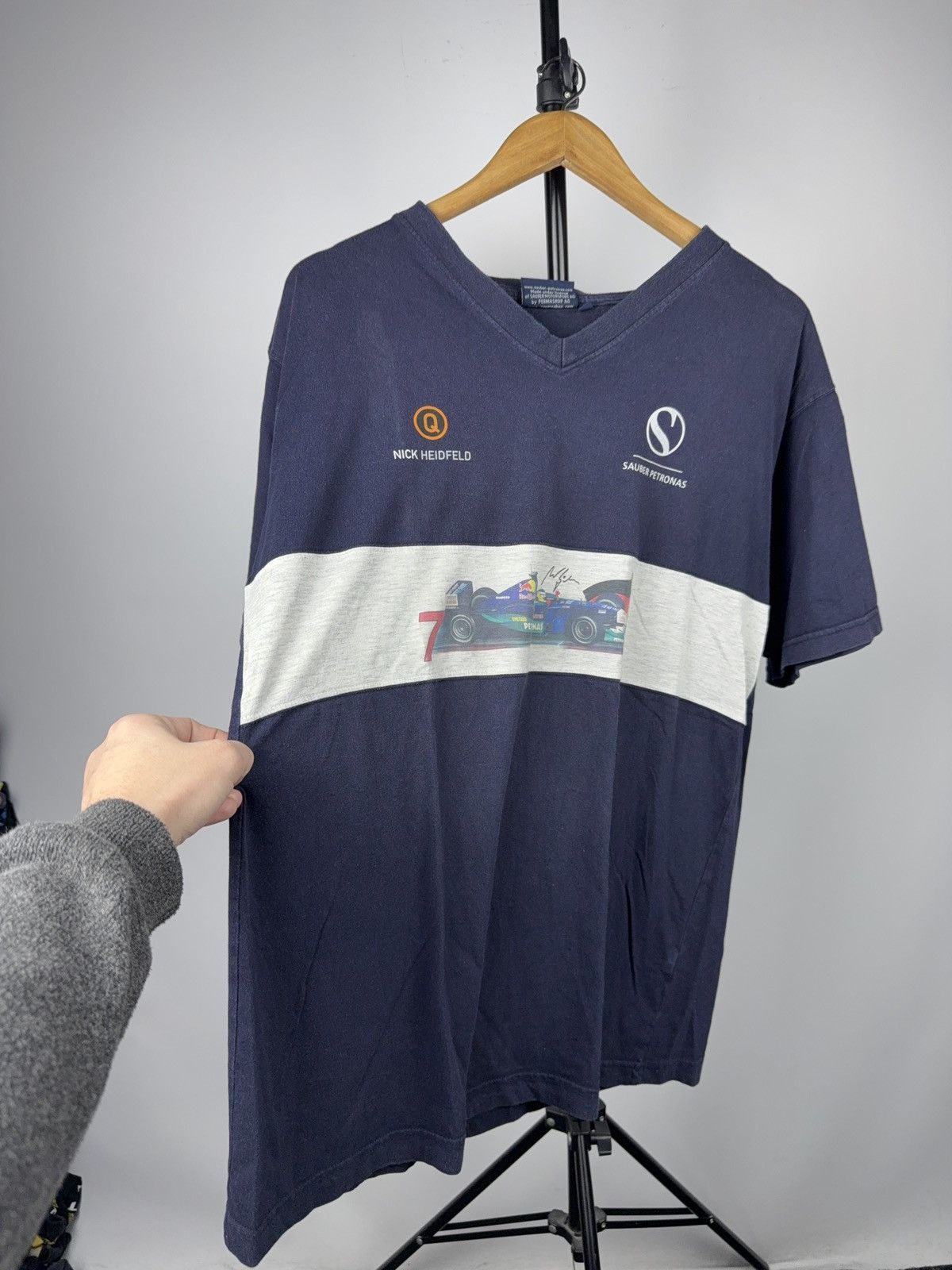 Formula 1 Vintage 00s Sauber Petronas Nick Heidfeld F1 Racing Tee M Size US M / EU 48-50 / 2 - 2 Thumbnail