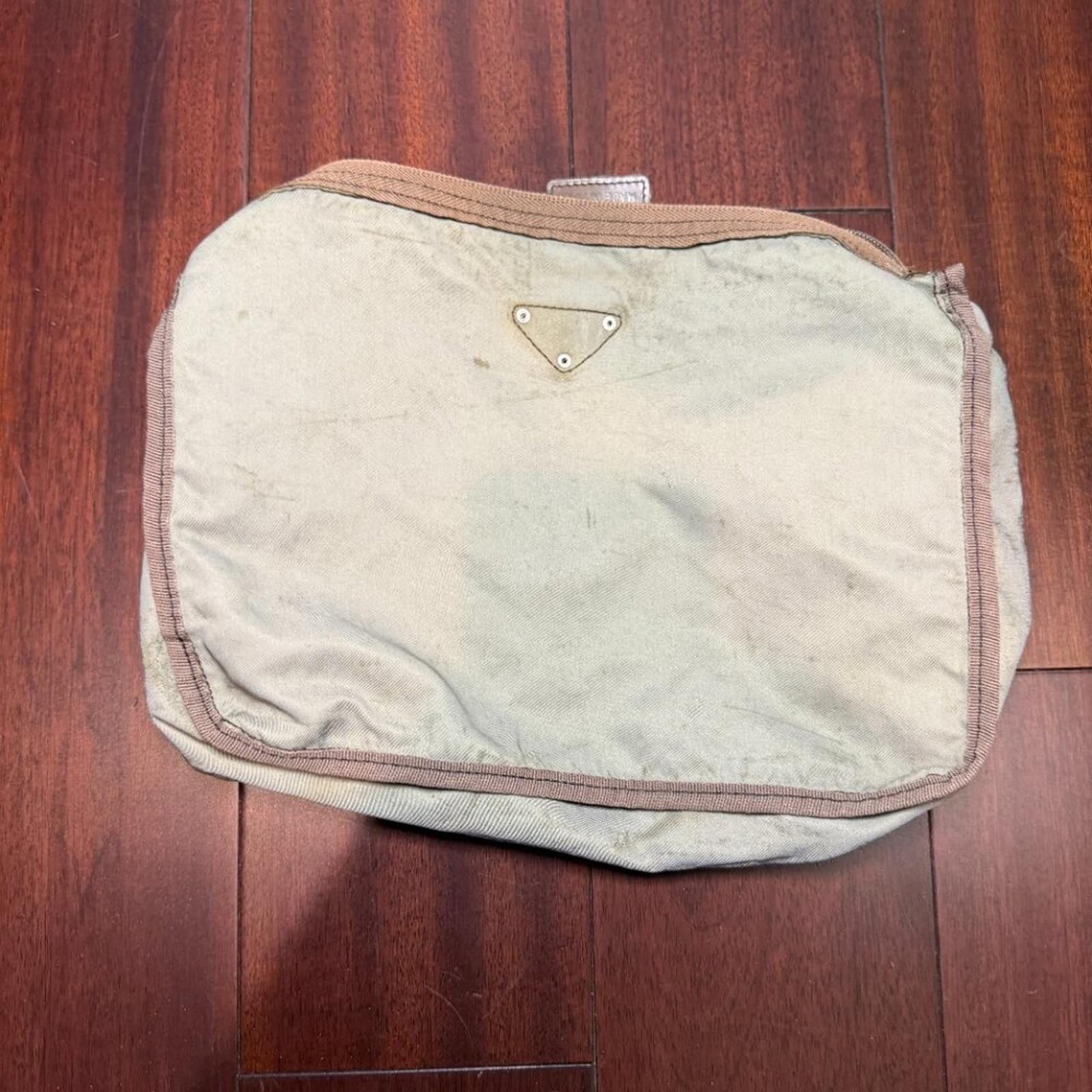 Prada Prada Logo Plate Nylon Cosmetic Pouch Olive Green Size ONE SIZE - 8 Thumbnail