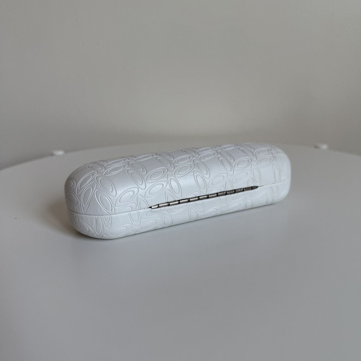 Oakley Oakley White Embossed Hard Case for Sunglasses or Glasses Size ONE SIZE - 6 Thumbnail