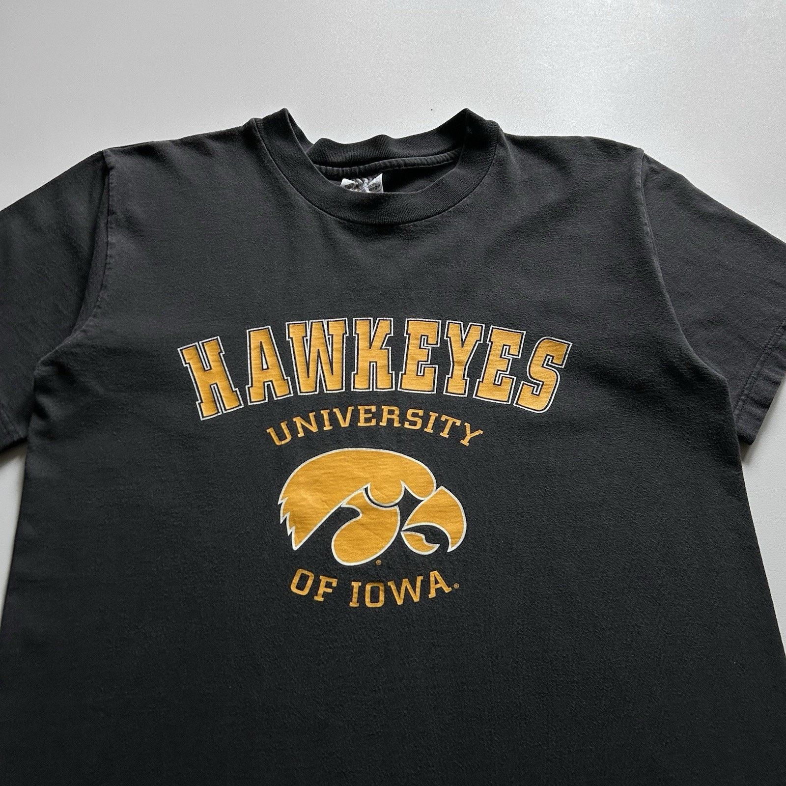 NCAA Vintage Iowa Hawkeyes T Shirt Medium 90s NCAA Faded Black Size US M / EU 48-50 / 2 - 2 Thumbnail