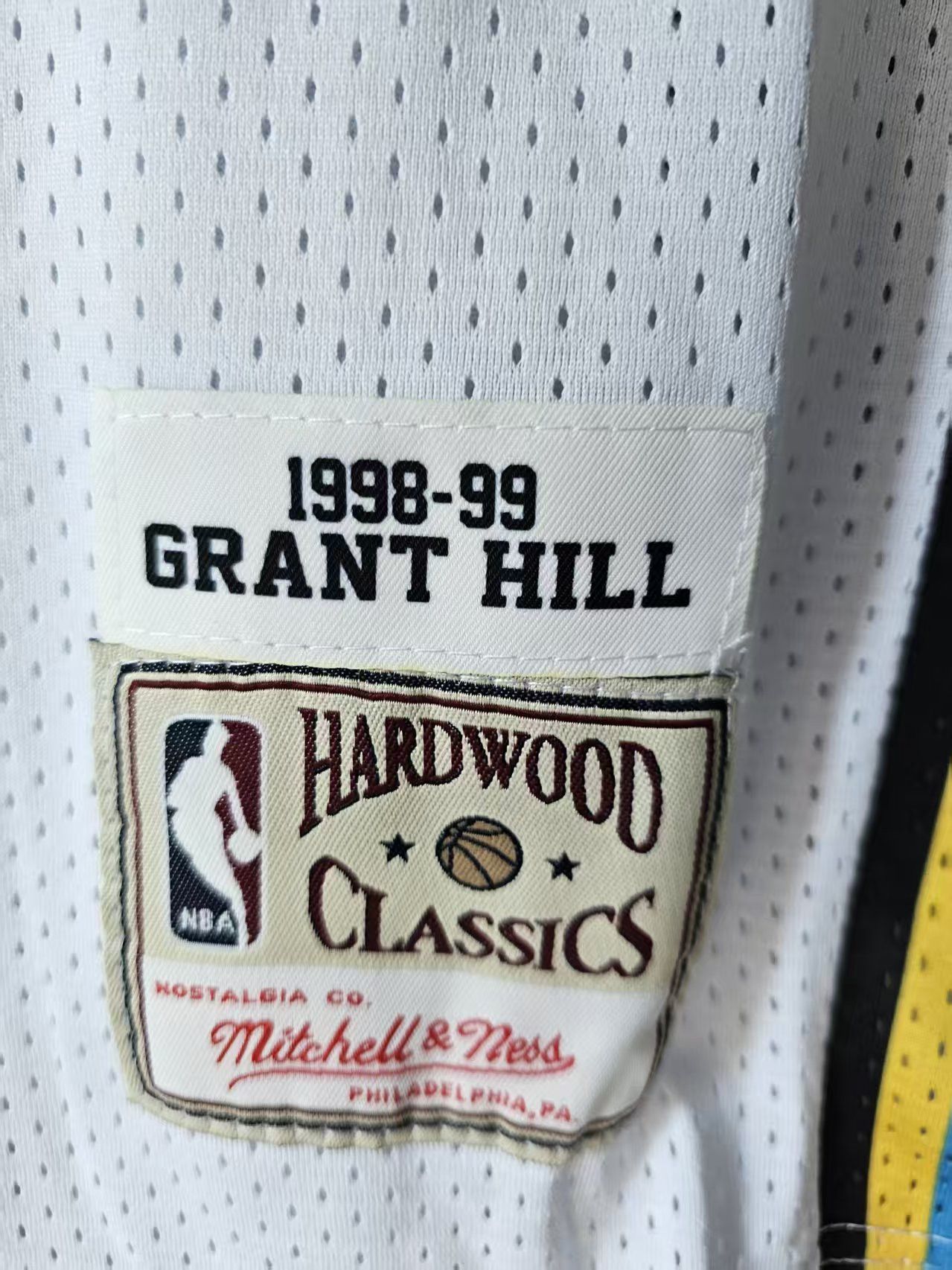 NBA Detroit PISTONS #33 Grant Hill Jersey White Size US XL / EU 56 / 4 - 4 Thumbnail