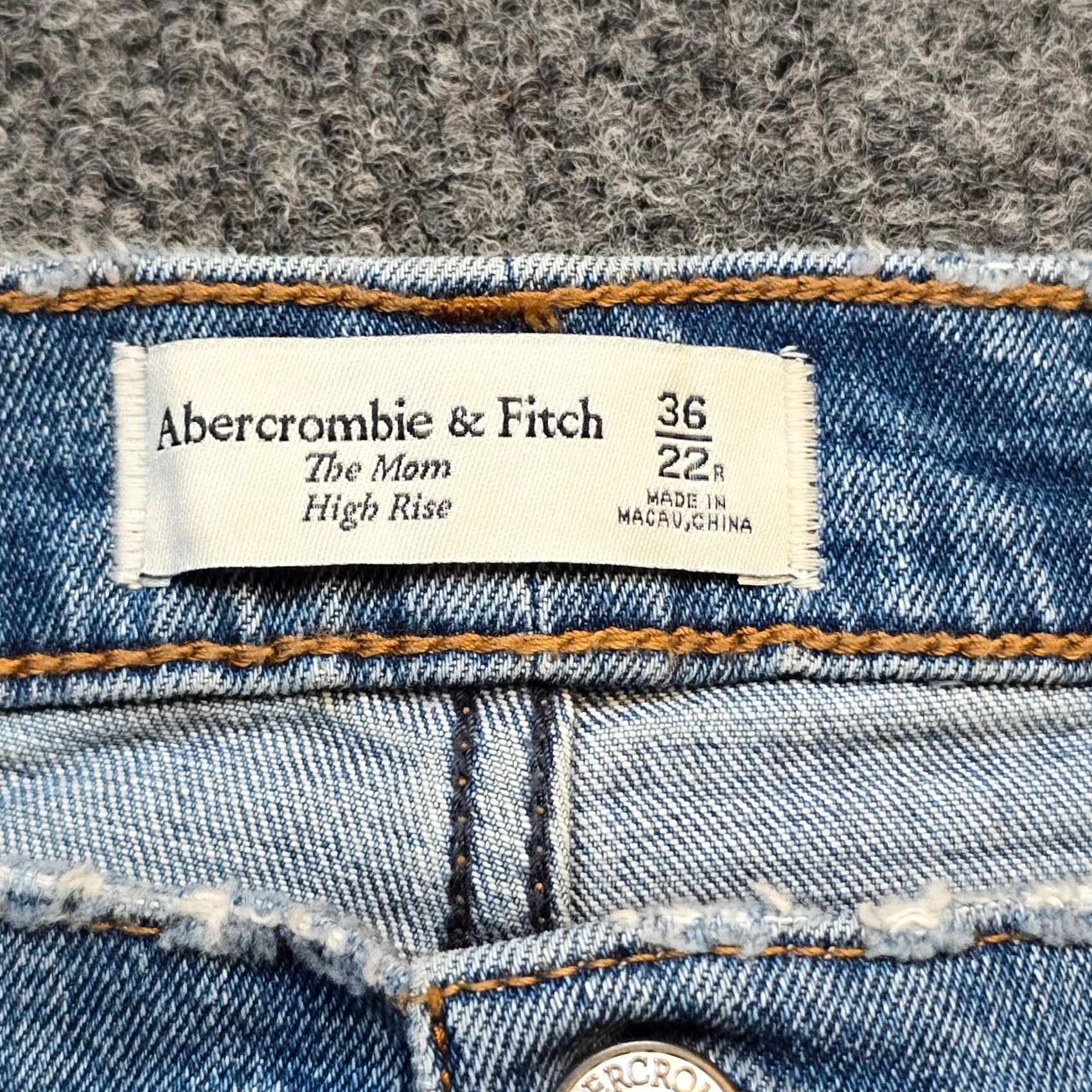 Abercrombie & Fitch Abercrombie & Fitch Jeans Womens 22 Blue Mom High Rise Tapered 90s Denim Capsule Size 40" / US 18 - 5 Thumbnail