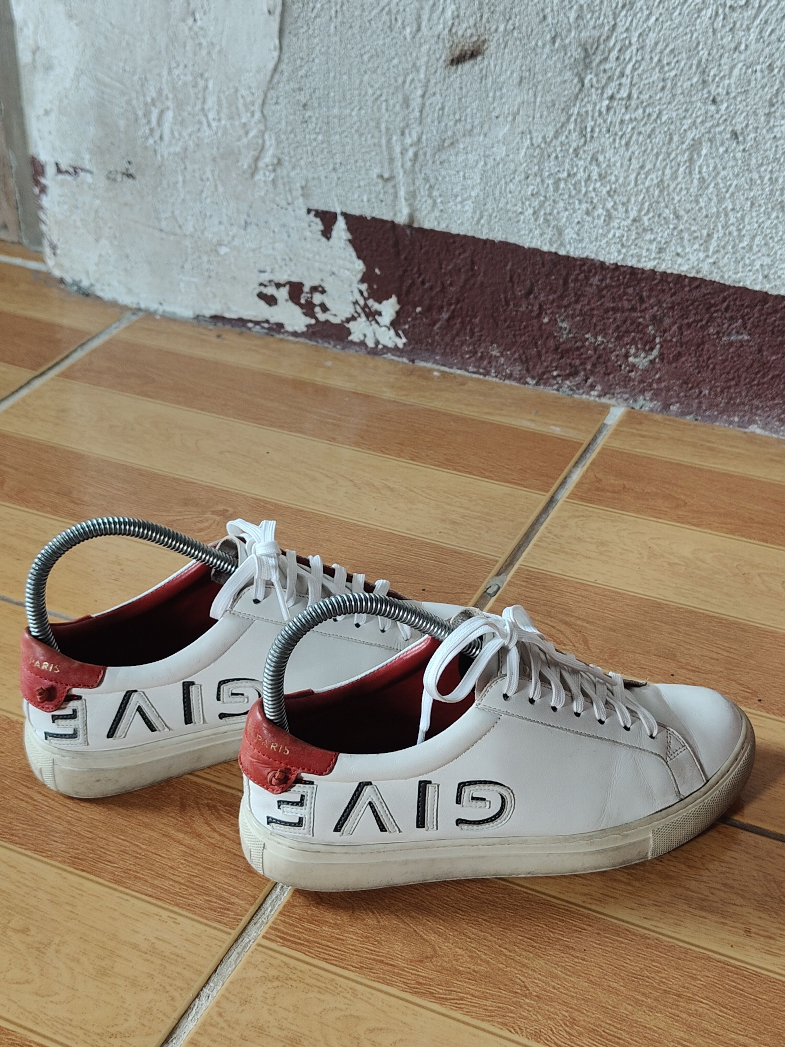 Givenchy Givenchy reverse name low top sneakers Size US 6 / IT 36 - 2 Thumbnail