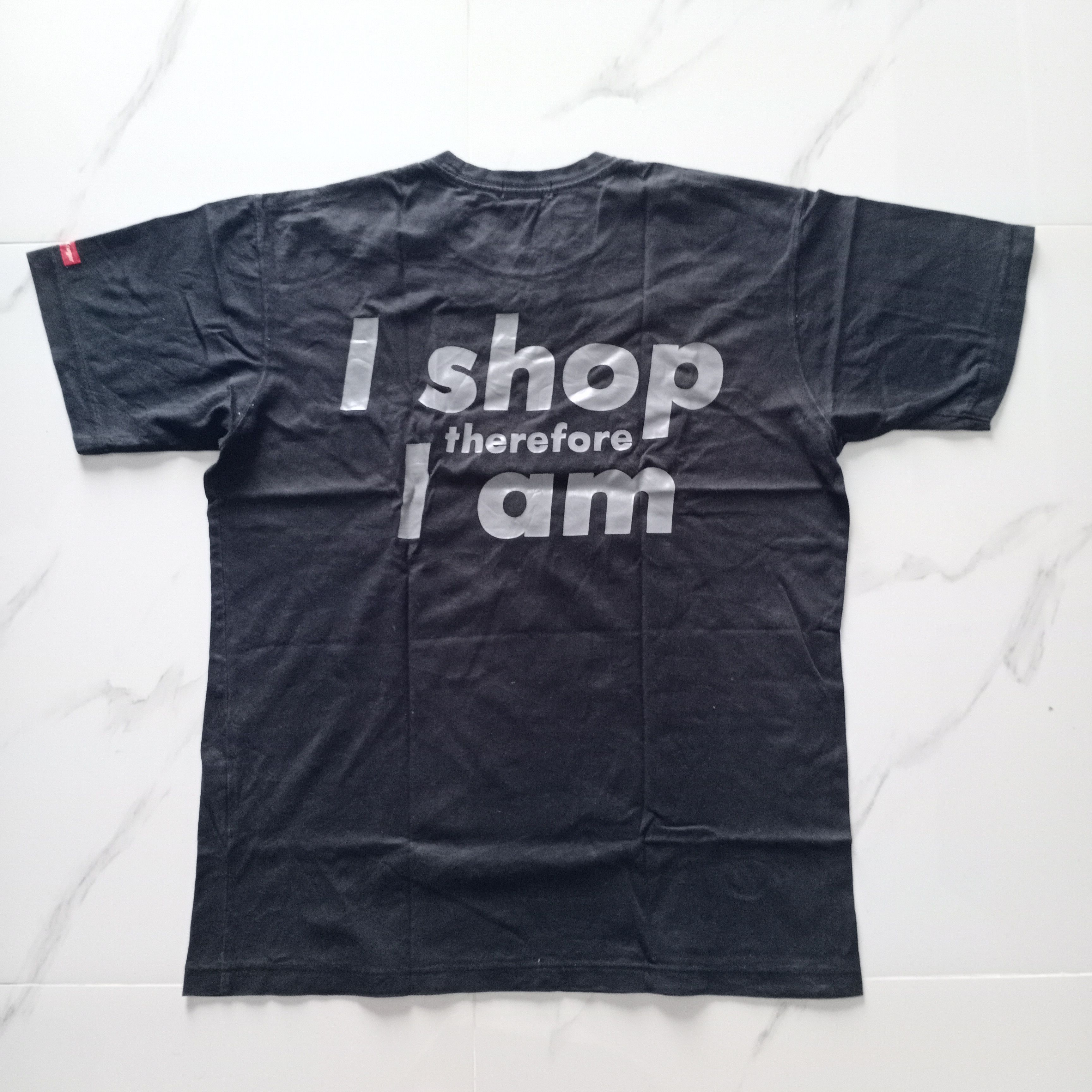 Barbara Kruger × Vintage Vintage Barbara Kruger I shop therefore I am t shirt Size US L / EU 52-54 / 3 - 4 Thumbnail