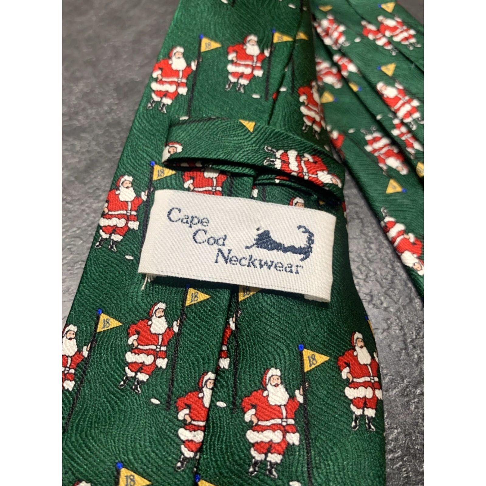 Vintage VINTAGE Cape Cod Neckwear Christmas Golf Tie Green Silk Santa Claus Pattern Mens Size ONE SIZE - 4 Thumbnail