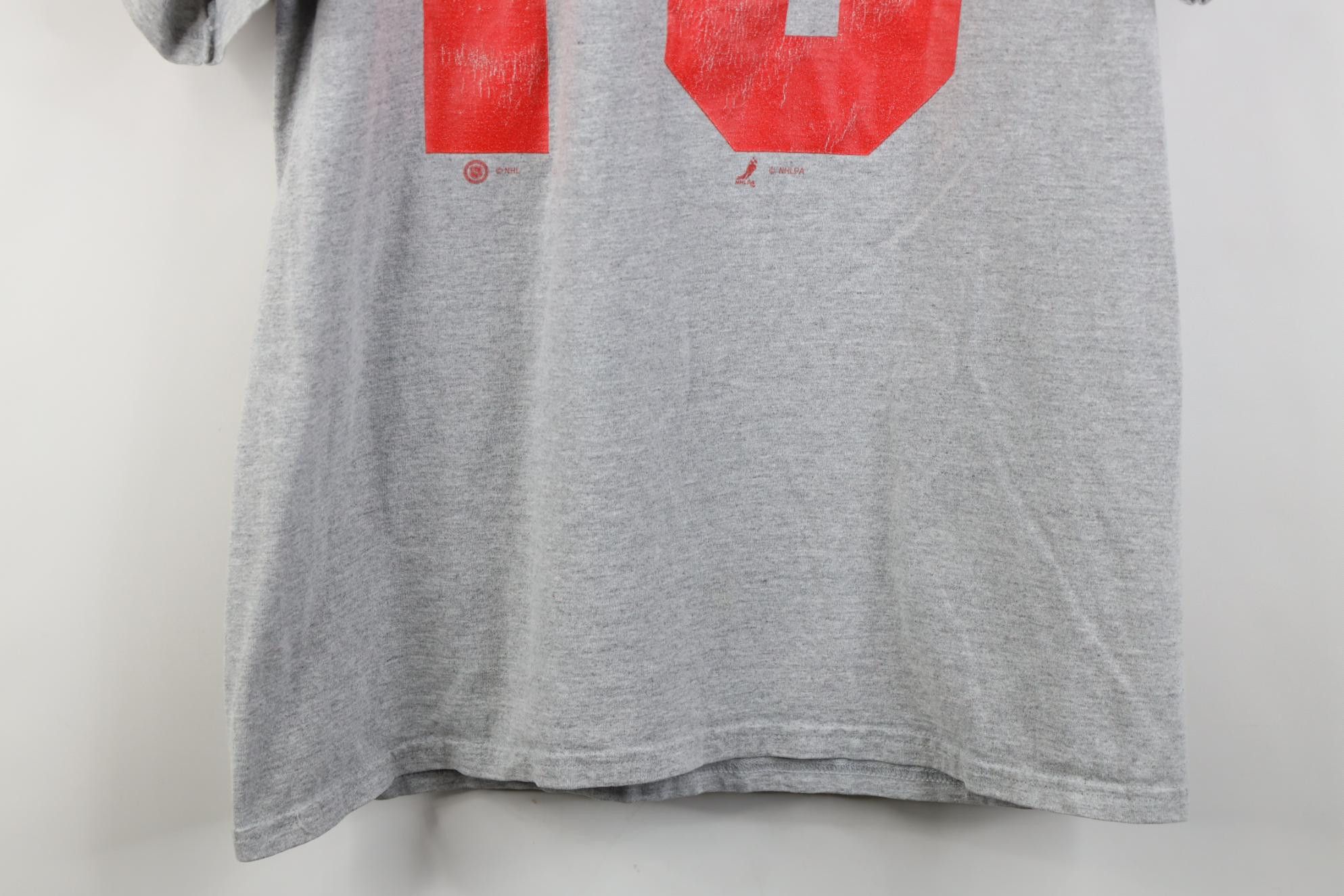 Vintage Vintage 90s Steve Yzerman Red Wings Jersey T-Shirt #19 Size US L / EU 52-54 / 3 - 13 Thumbnail