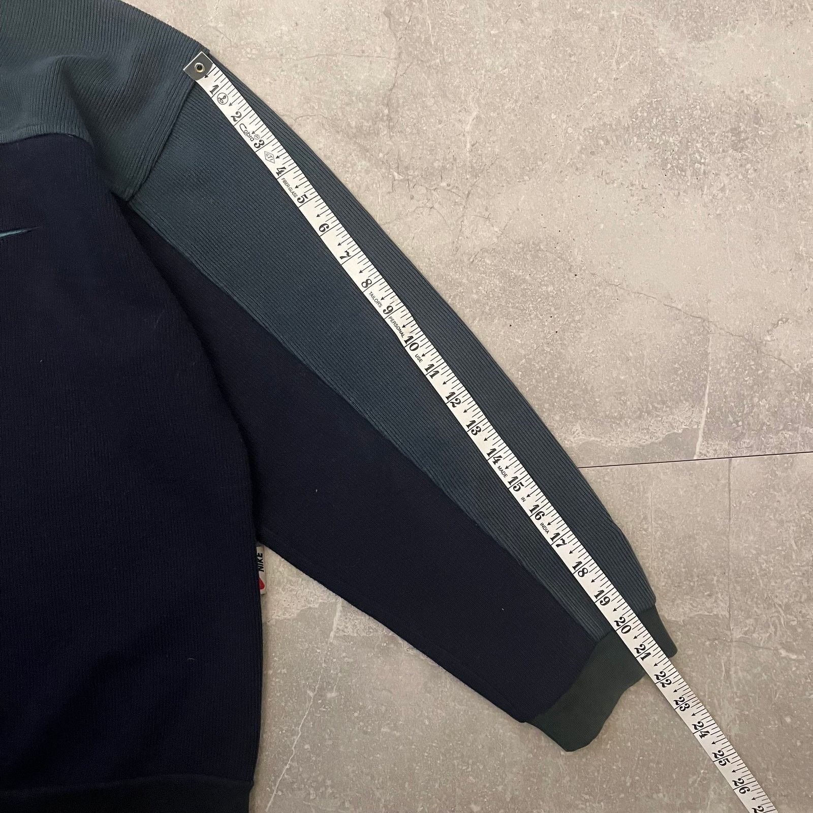 Nike Vintage Nike Vintage Two-Tone Sweatshirt – Size L Size US L / EU 52-54 / 3 - 5 Thumbnail