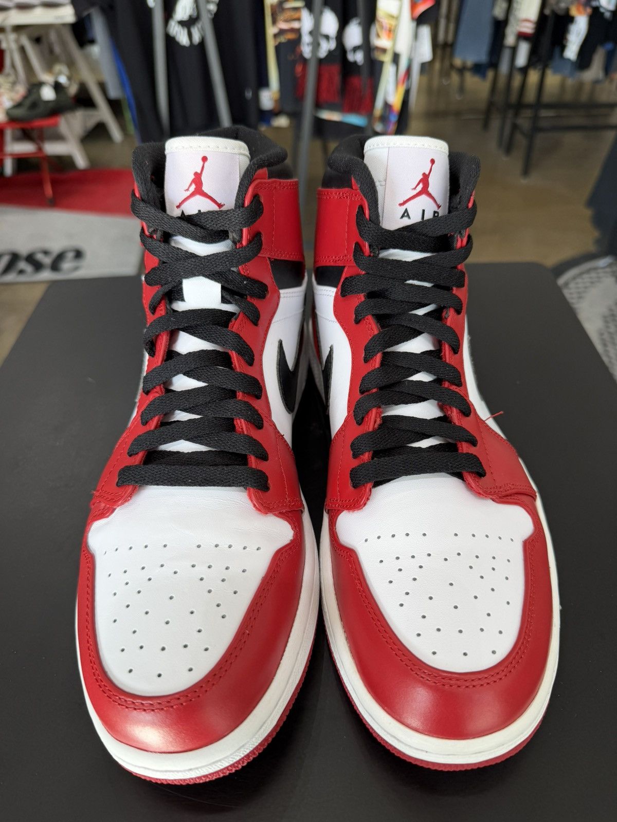Jordan Brand Air Jordan 1 Chicago Size 9 (2013) Size US 9 / EU 42 - 2 Thumbnail