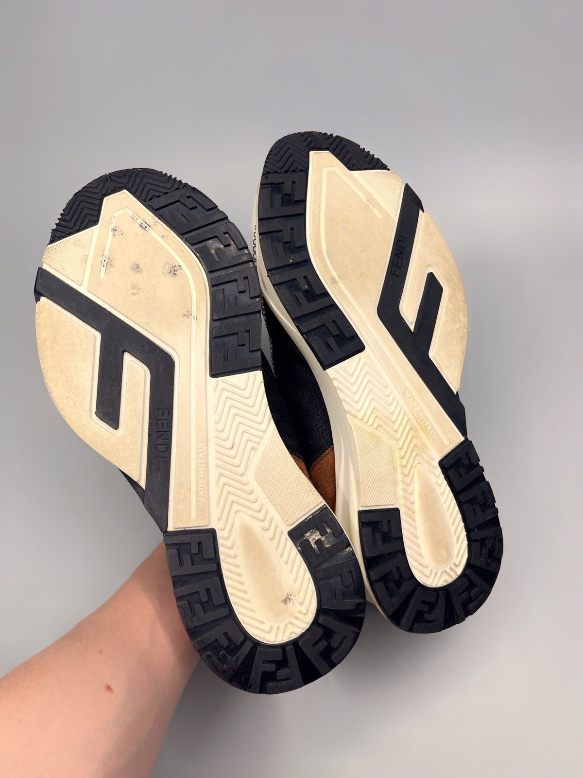 Fendi Fendi Flow Sneakers Low Top Size US 8 / EU 41 - 13 Thumbnail