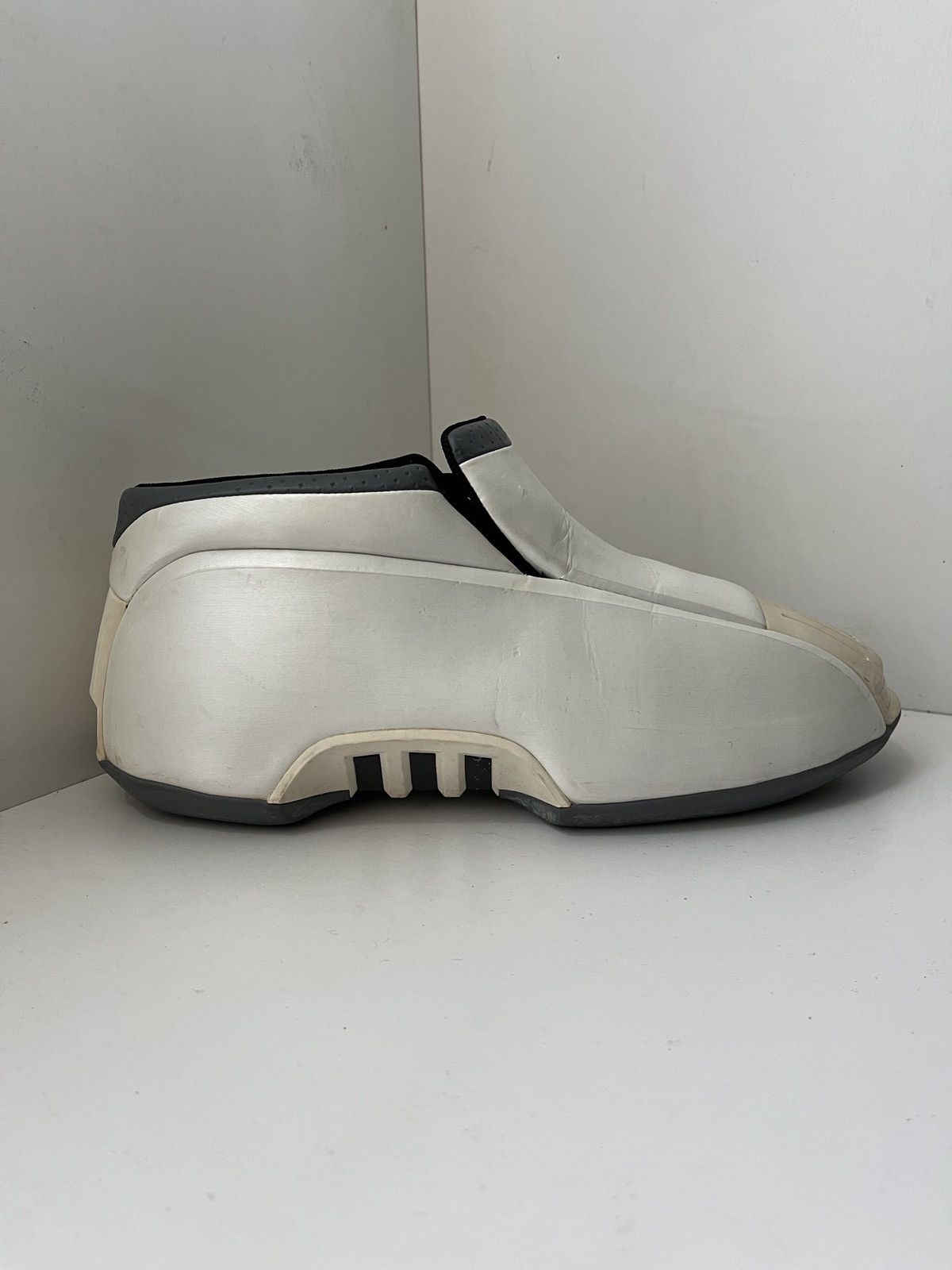 Adidas 2001 Adidas Kobe II Size US 8.5 / EU 41-42 - 1 Thumbnail