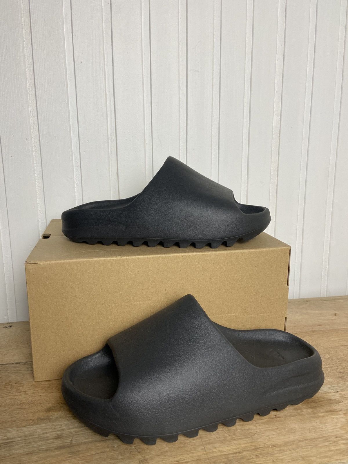 Adidas New adidas Yezzy Slide "Onyx" size us8 Size US 8 / EU 41 - 10 Thumbnail