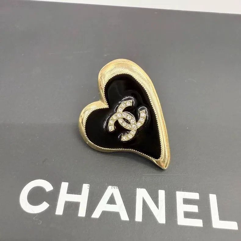 Chanel Chanel 22p black enamel love brooch Size ONE SIZE - 1 Thumbnail